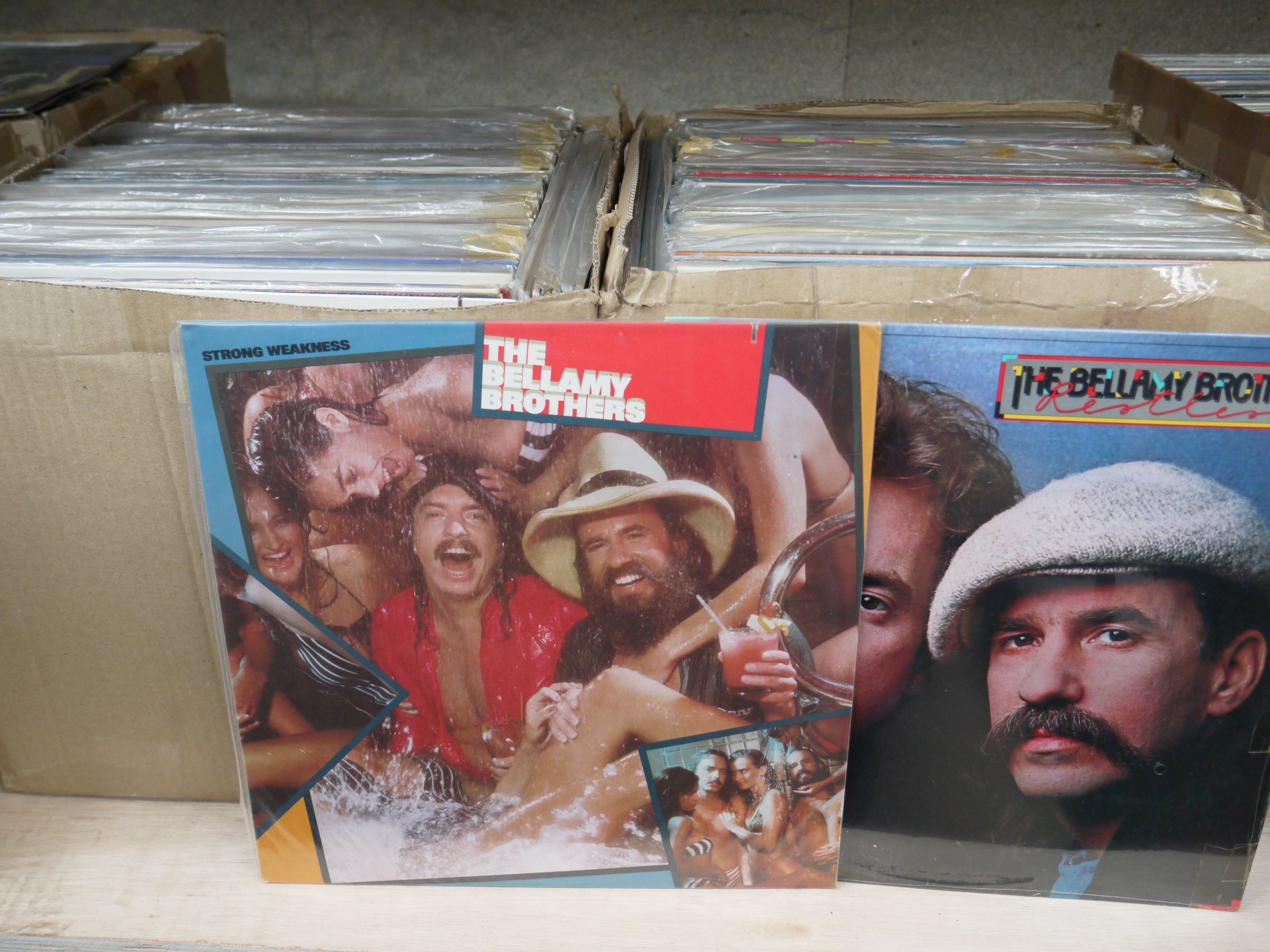 Vinyl - Around 200 LPs featuring country, easy listening, pop etc, to include Nitty Gritty Dirt