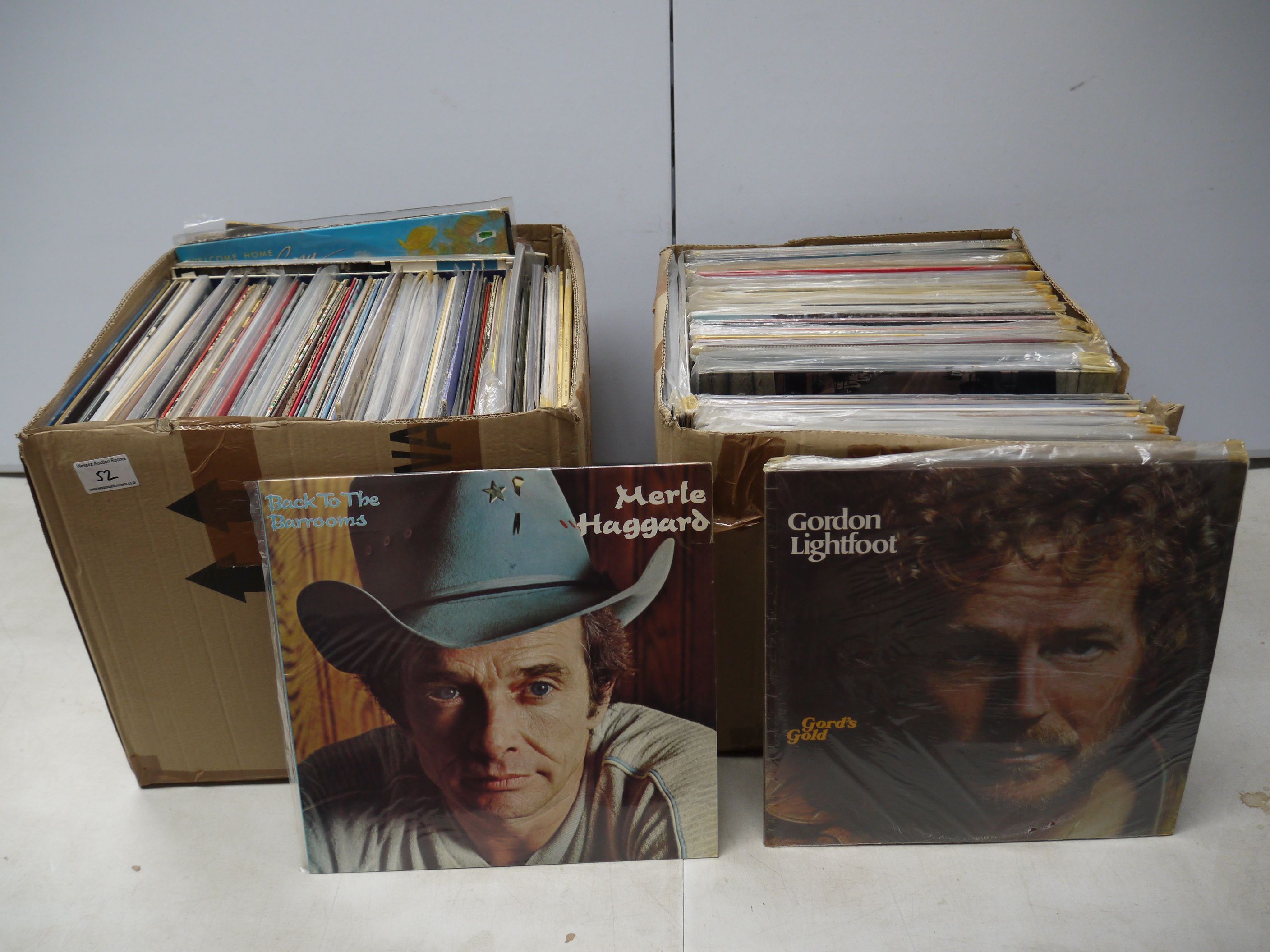 Vinyl - Around 200 LPs featuring country, easy listening, Motown, rock etc, to include Al Green,