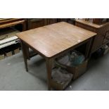 Mid 20th century Retro Gordon Russell Walnut Extending Dining Table, with additional leaf to