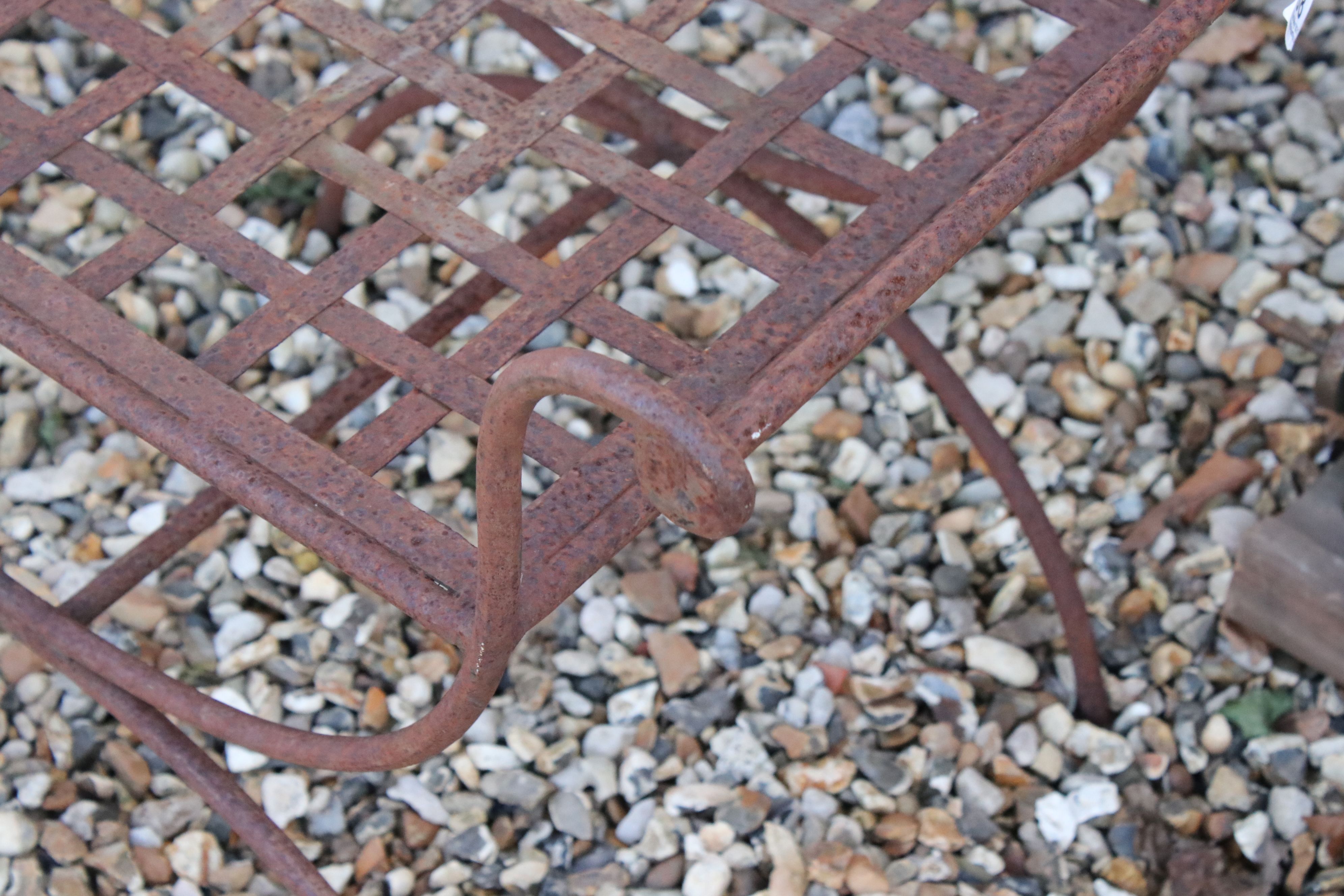 A vintage wrought iron single bench seat. - Image 3 of 3