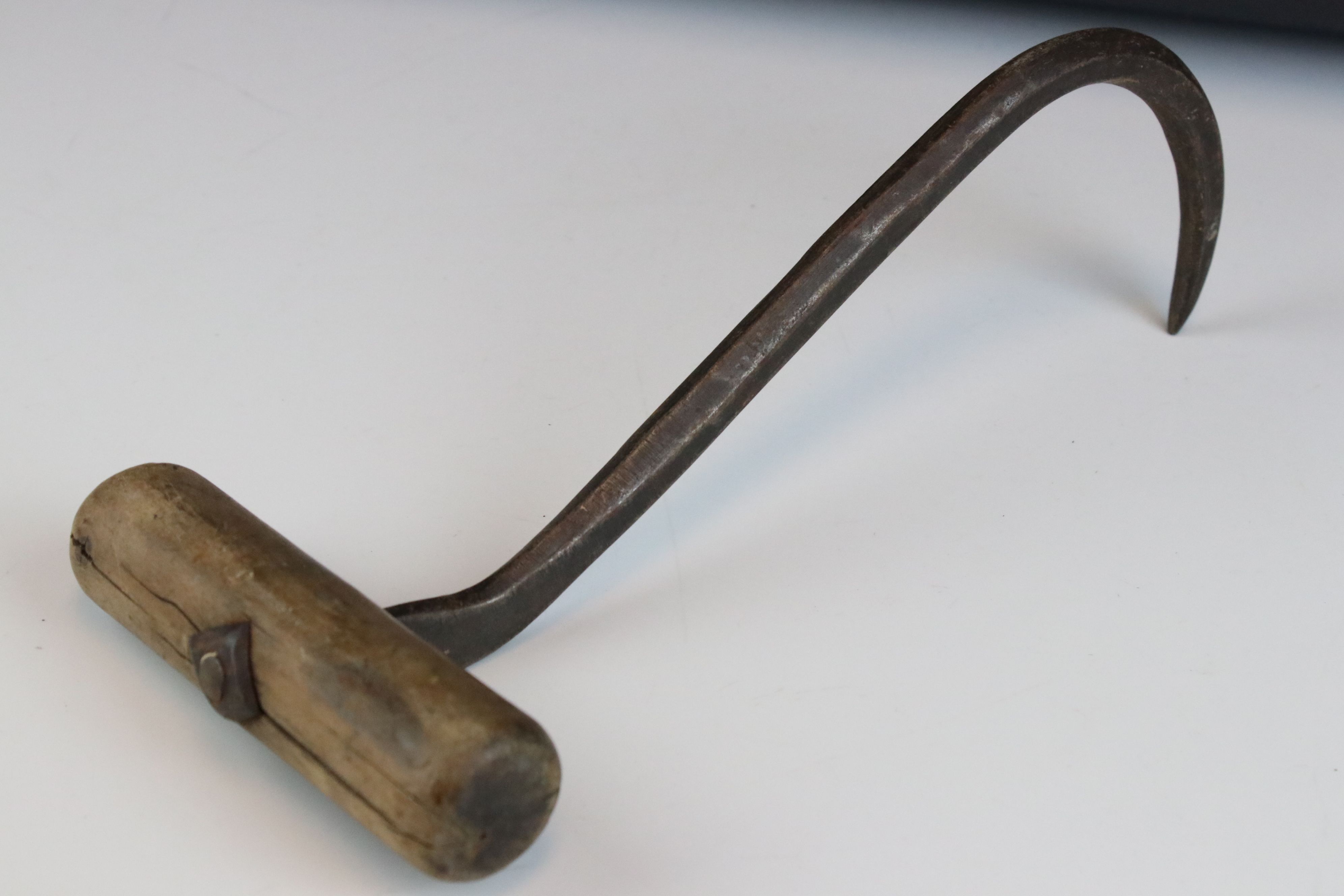 Antique 19th century Iron Game / Grain Hook with Wooden Handle, 27cms high - Image 3 of 4