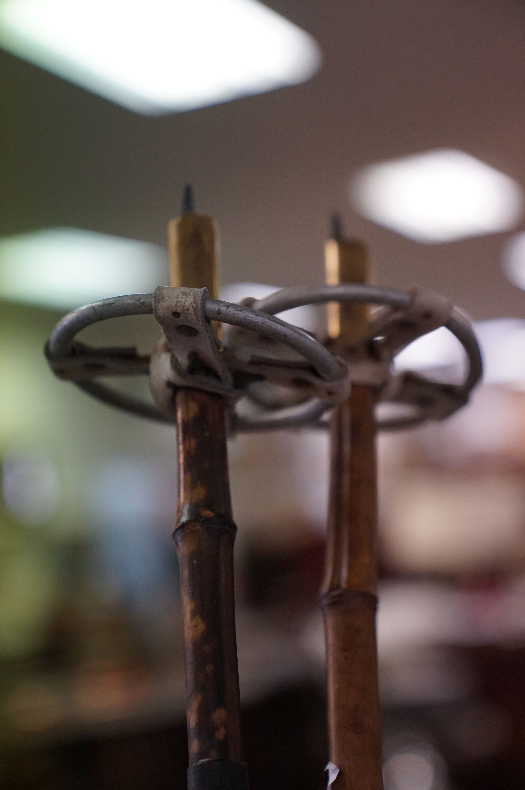 A pair of vintage cane Ski poles together with a wooden handled pick. - Image 5 of 9