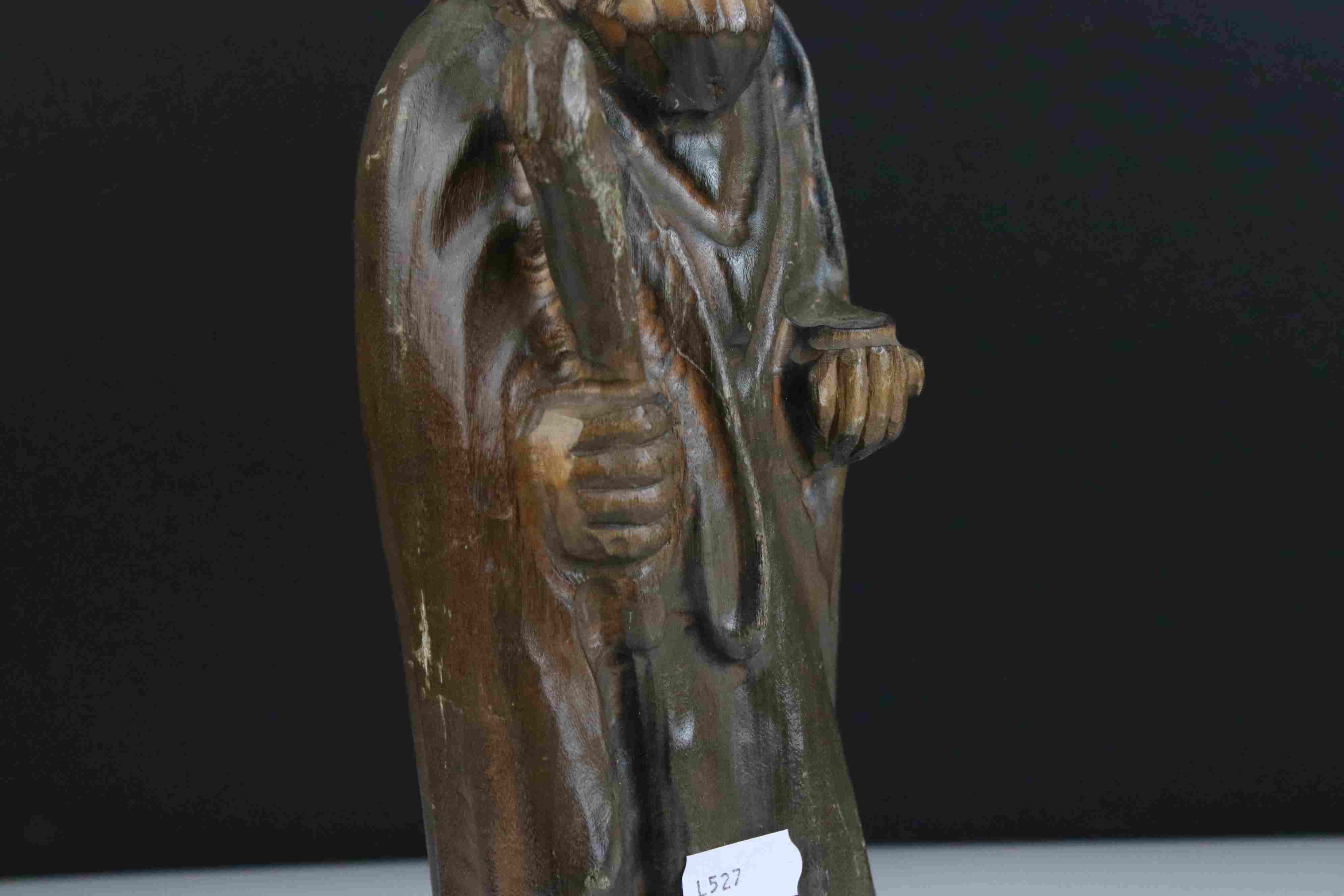 A carved wooden figure of a religious figure. - Bild 3 aus 4