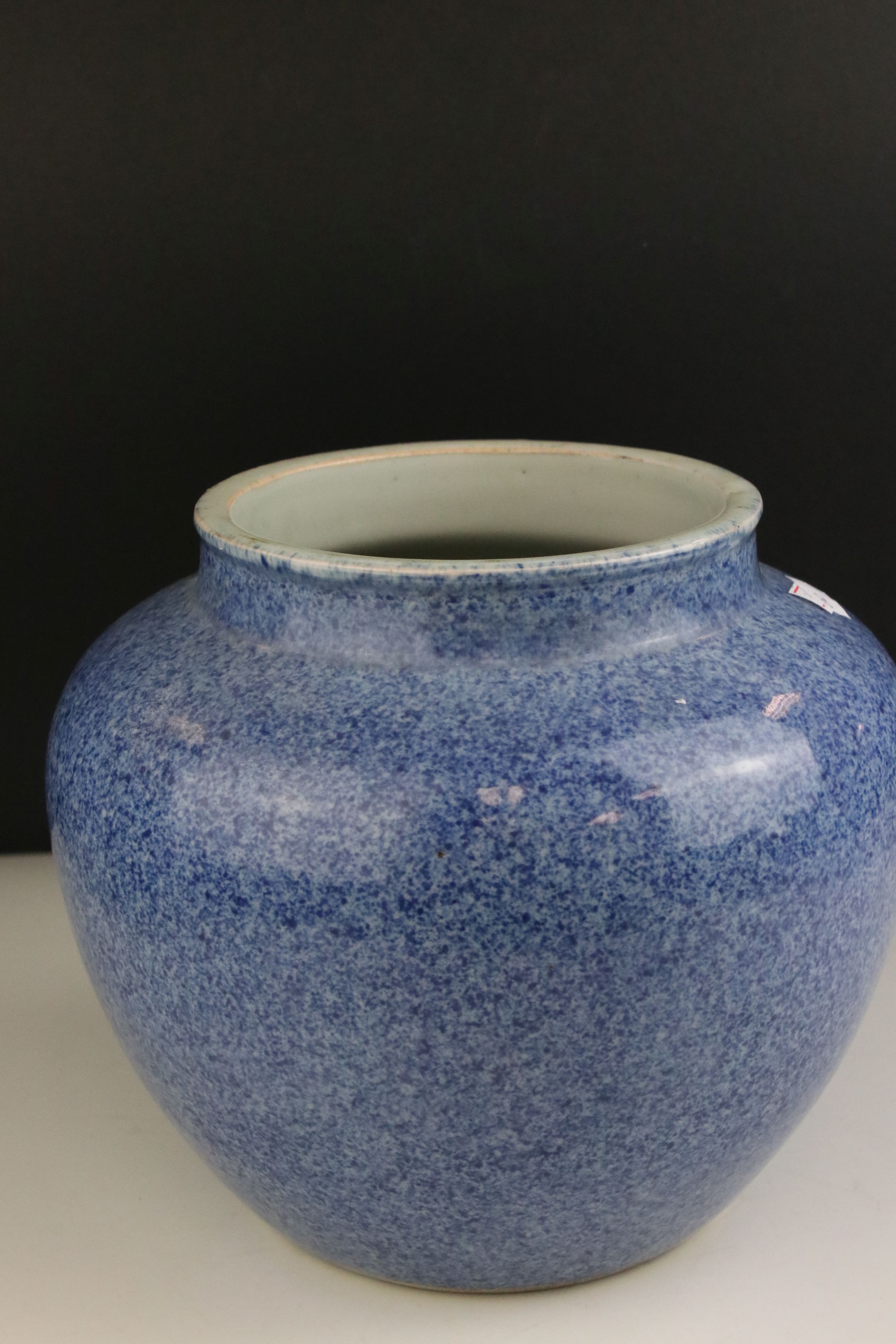 Chinese Stoneware Vase with stipple effect blue decoration, 20cms high - Bild 2 aus 4