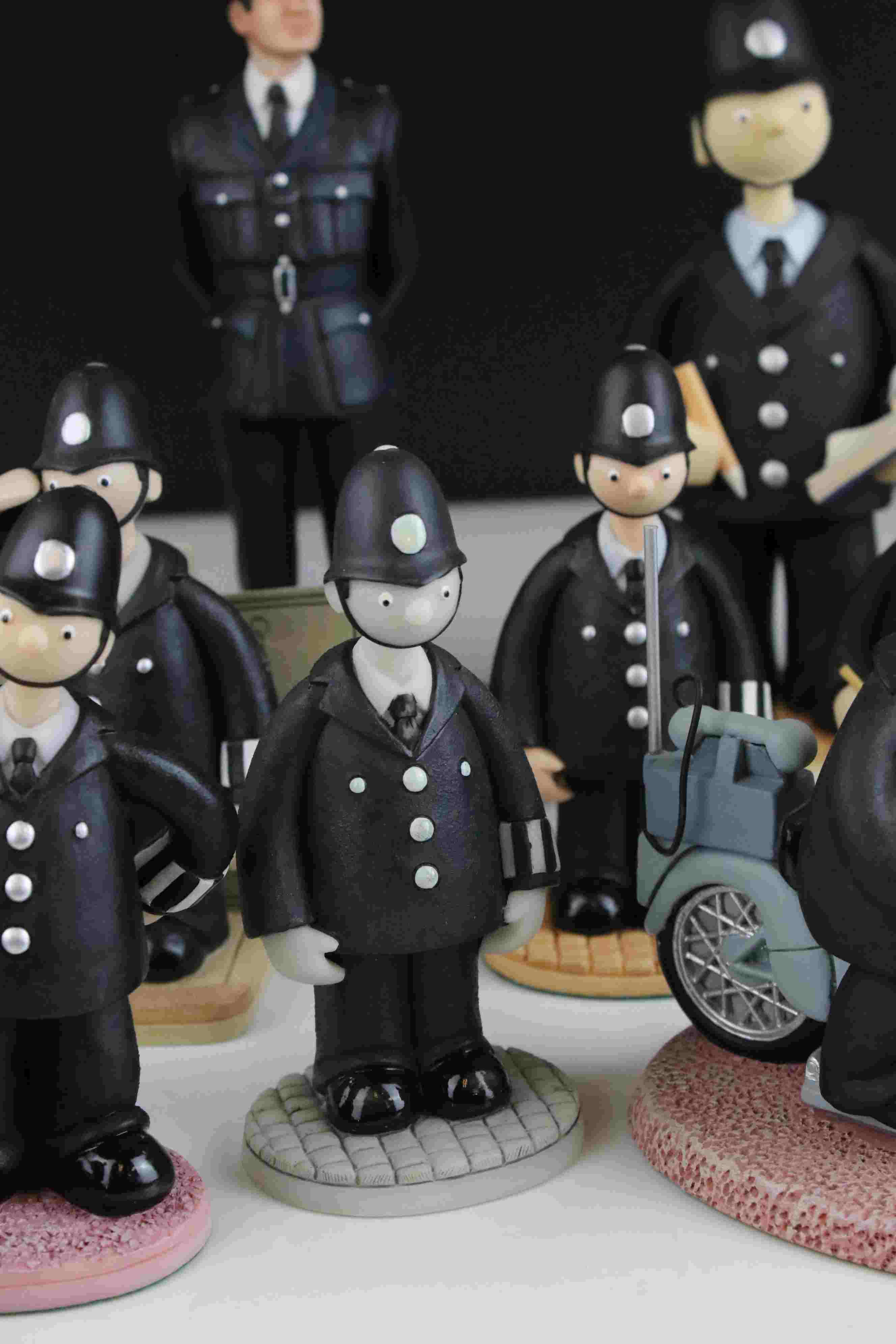 Collection of approximately Thirteen Robert Harrop Policeman figures including Camberwick Green - Bild 3 aus 7