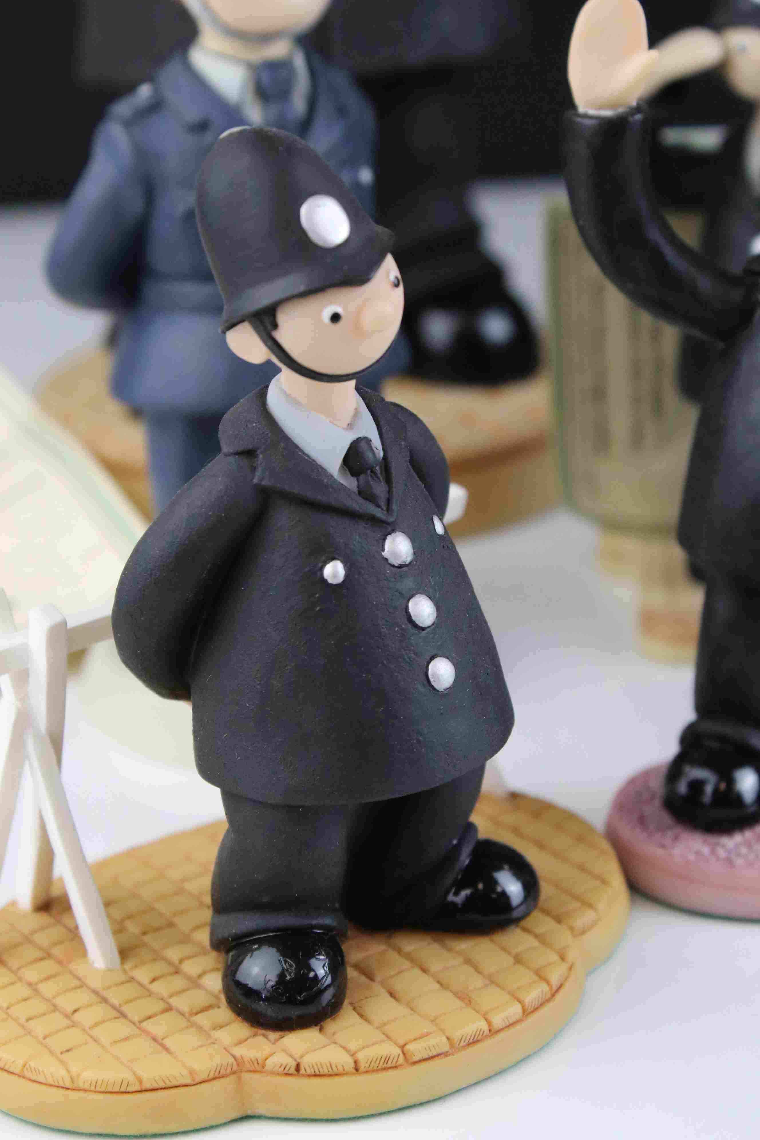 Collection of approximately Thirteen Robert Harrop Policeman figures including Camberwick Green - Bild 2 aus 7