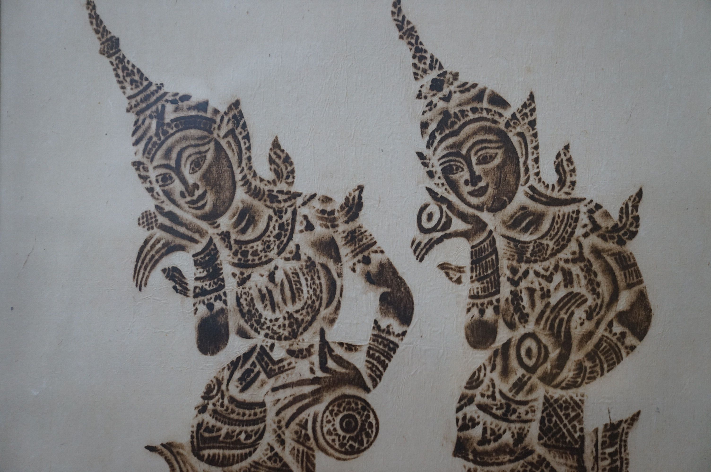 A pair of framed and glazed Asian Thai prints of dancing figures - Bild 3 aus 3