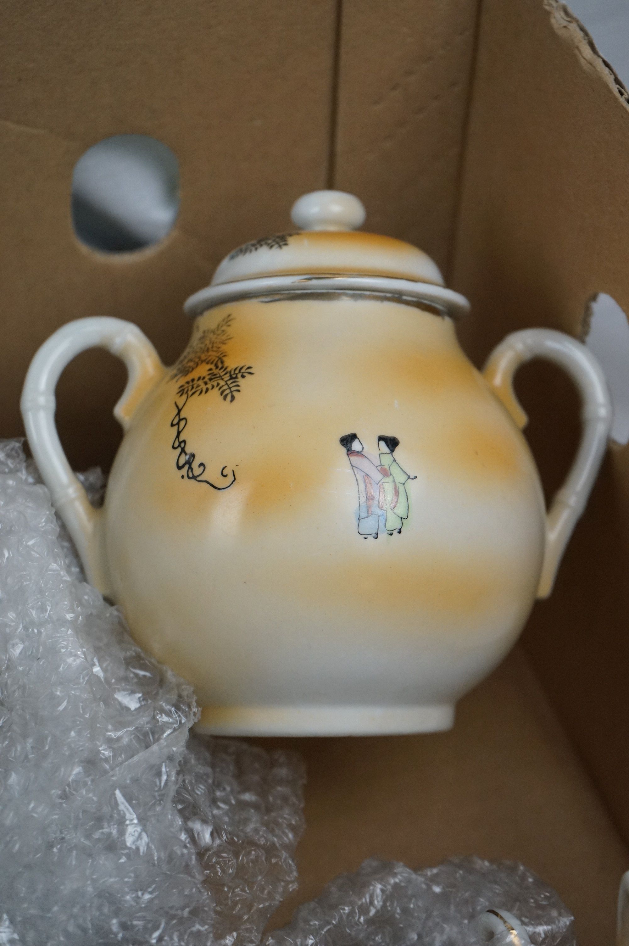 A vintage Japanese teaset to include teapot, cream jug, sugar bowl, cups & saucers and cake plates. - Image 7 of 7