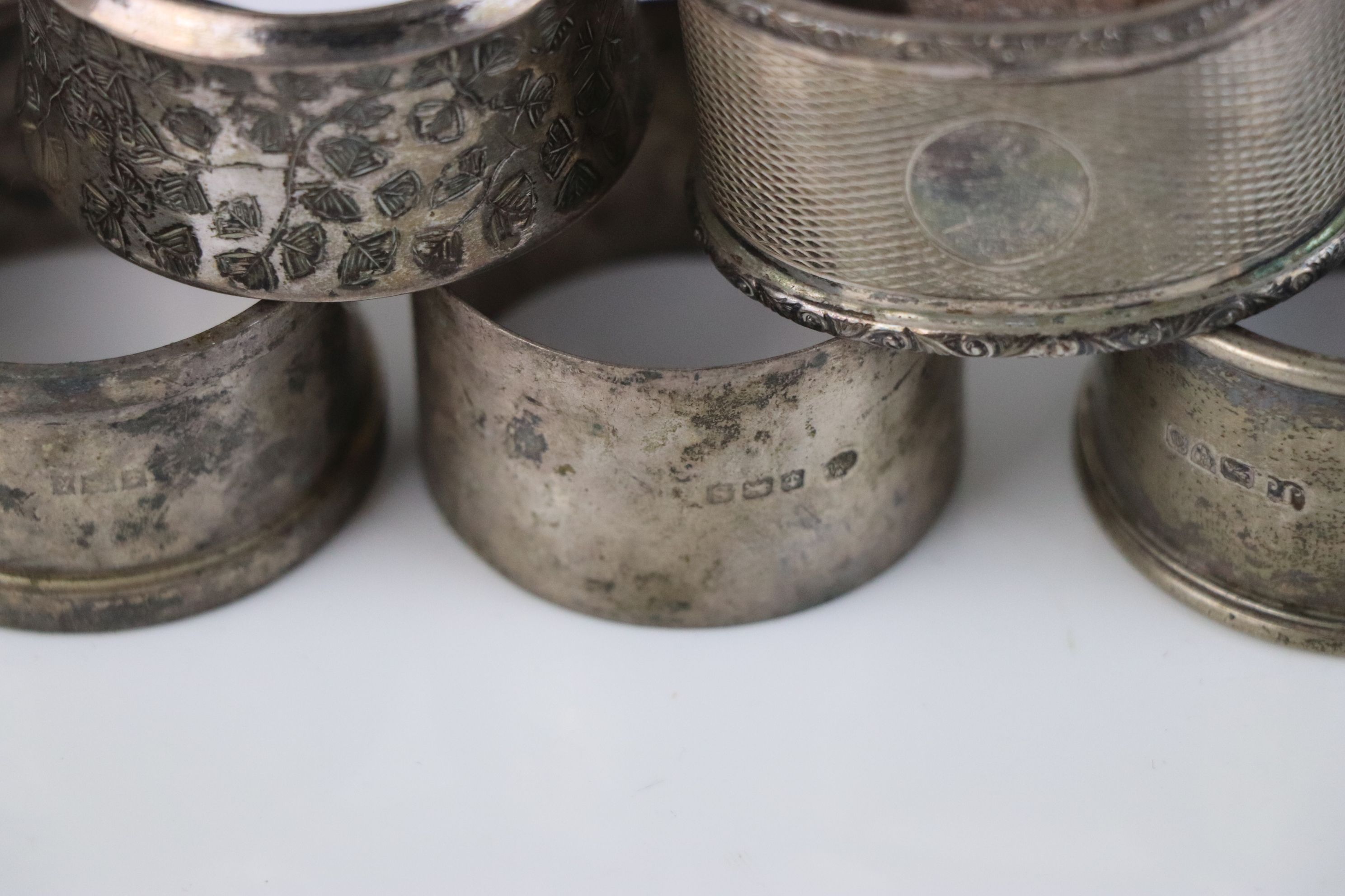 A group of five fully hallmarked sterling silver napkin rings, various makers and assay marks. - Image 6 of 8