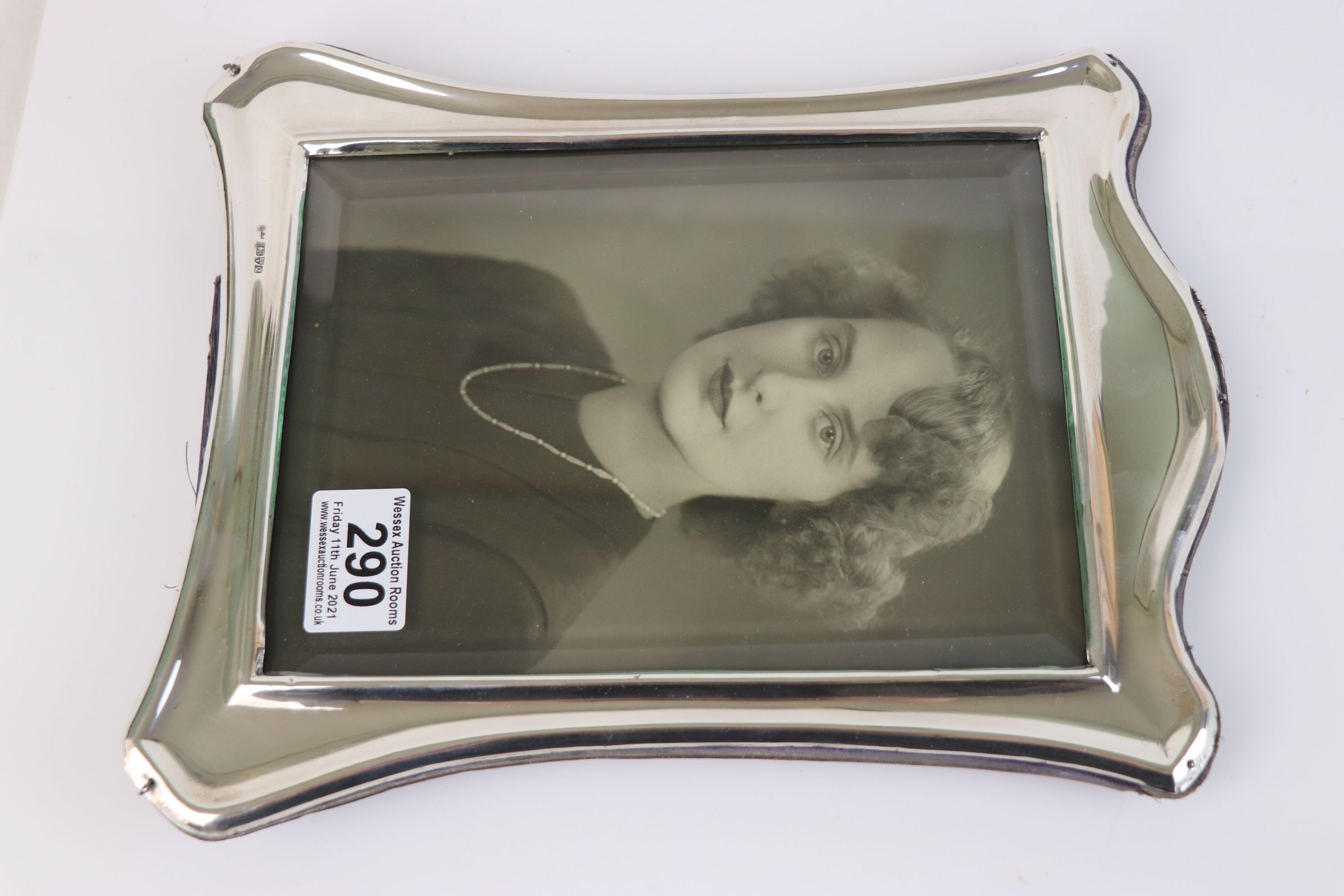 A fully hallmarked sterling silver photograph frame with bevelled glass, measures approx 10.5" x - Image 5 of 5