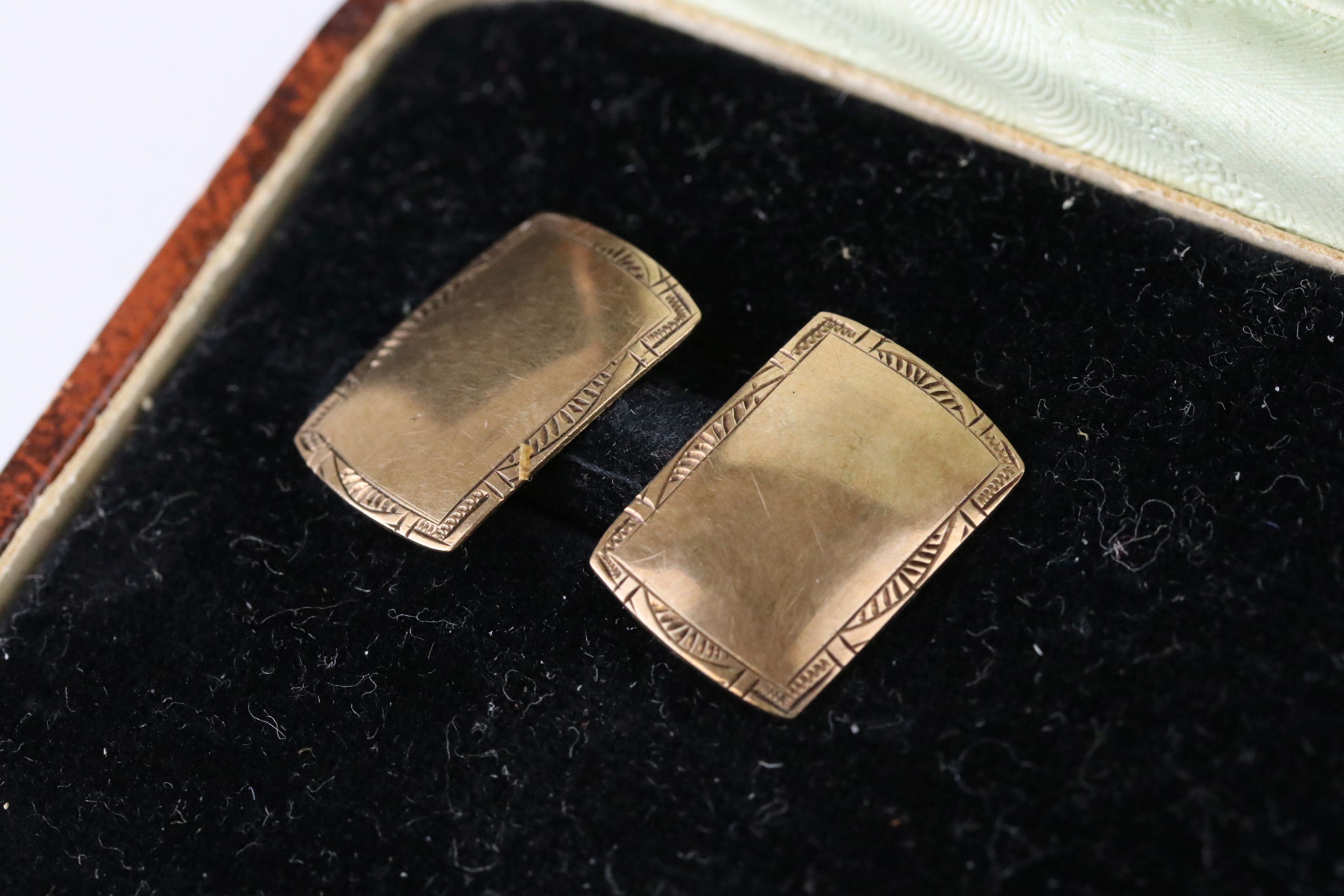 Pair of rose metal chain link cufflinks, rectangular blank panels with engraved decorative border, - Image 2 of 4