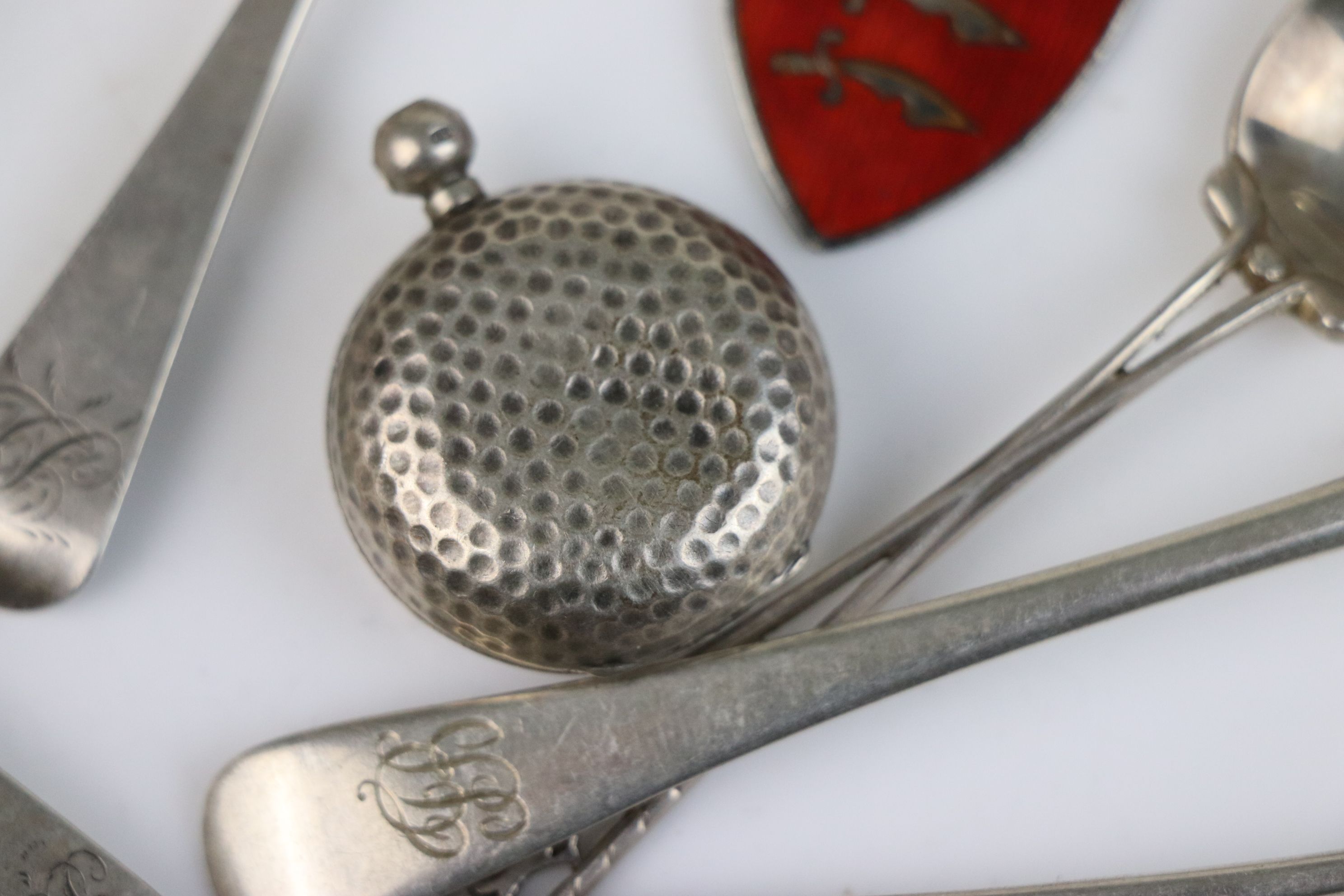 A collection of fully hallmarked sterling silver to include teaspoons, sugar tongs, sovereign case - Image 4 of 8