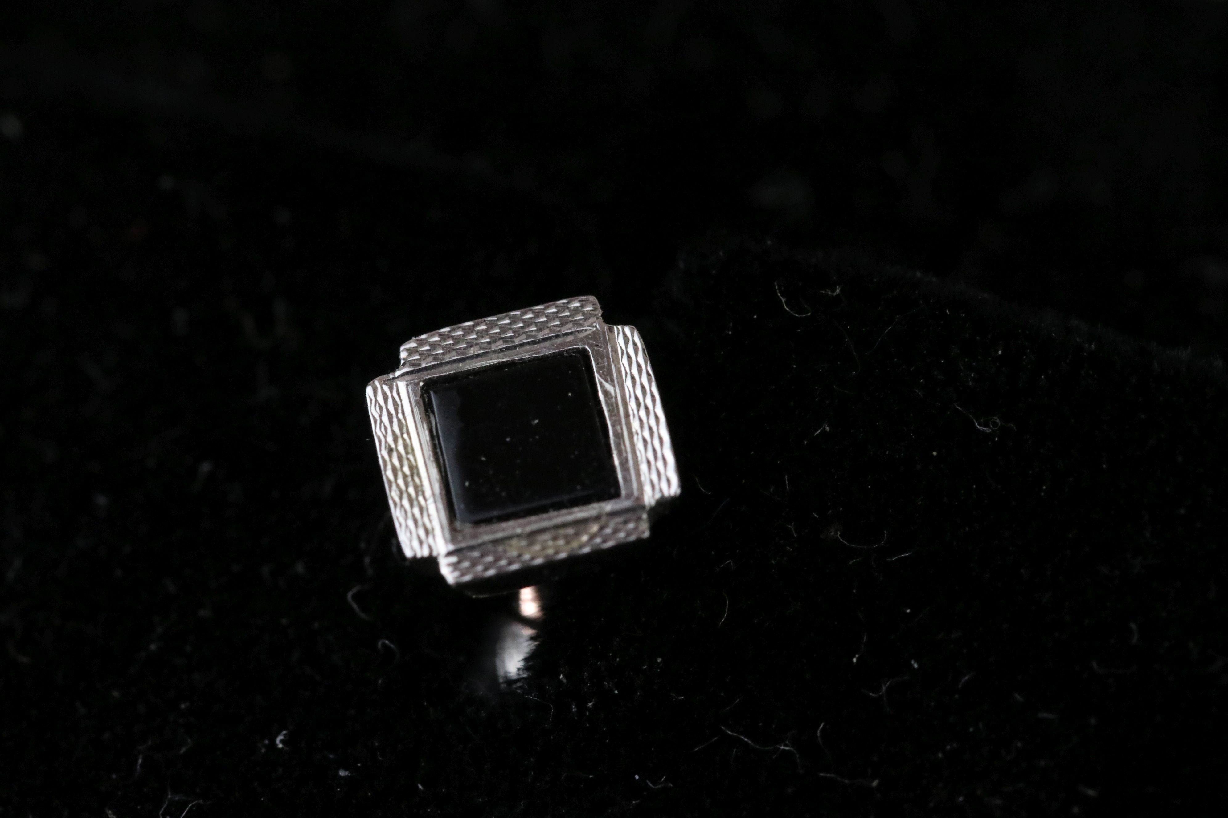 Onyx 9ct carat white gold Gentleman's cufflinks, buttons and dress stud set, square flush set - Image 7 of 8