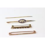 9ct gold bar brooch together with two yellow metal bar brooches (af)