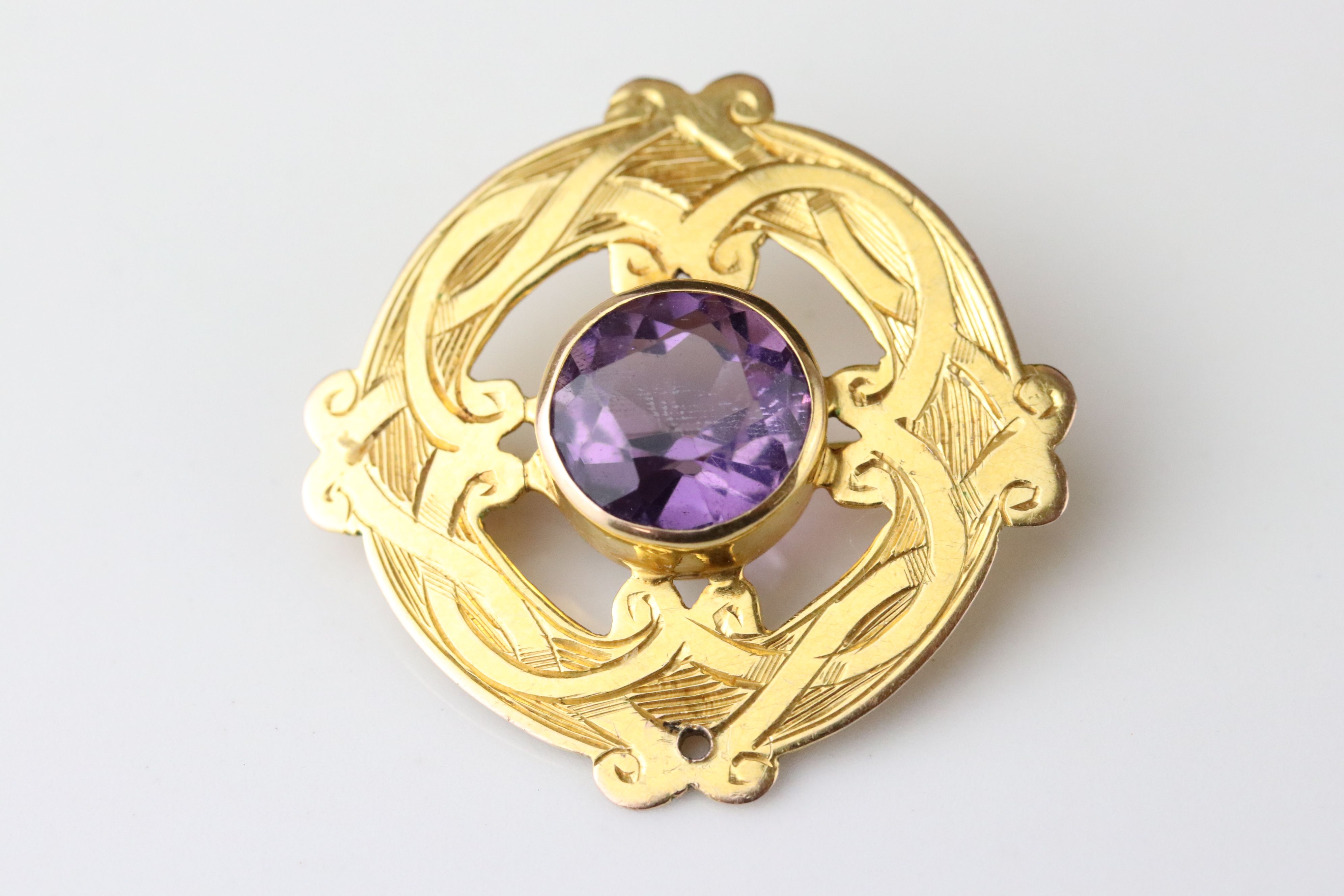 Victorian amethyst 9ct gold brooch, the round mixed cut amethyst diameter approx 8mm, collet - Image 3 of 4