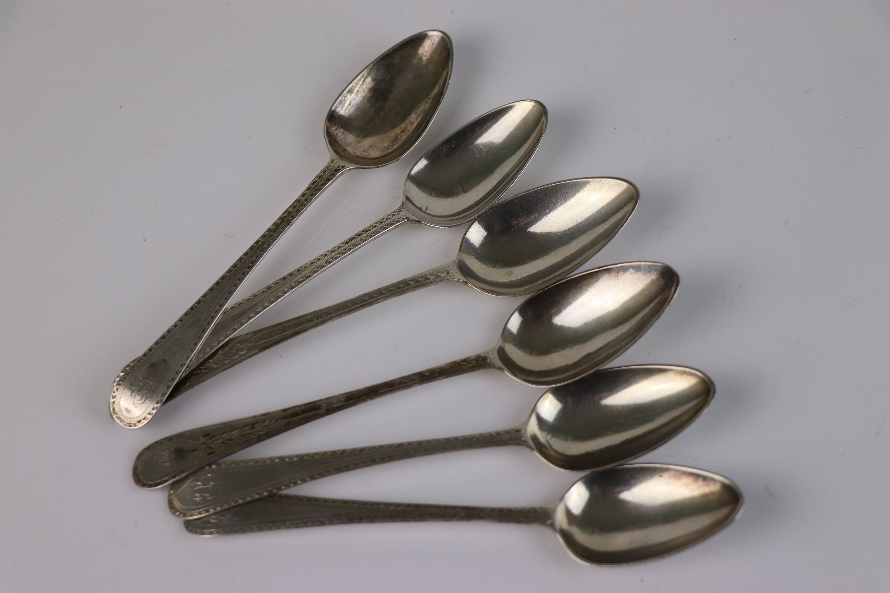 A set of six fully hallmarked sterling silver Georgian bright cut teaspoons, maker marked I.B. Assay - Image 2 of 4