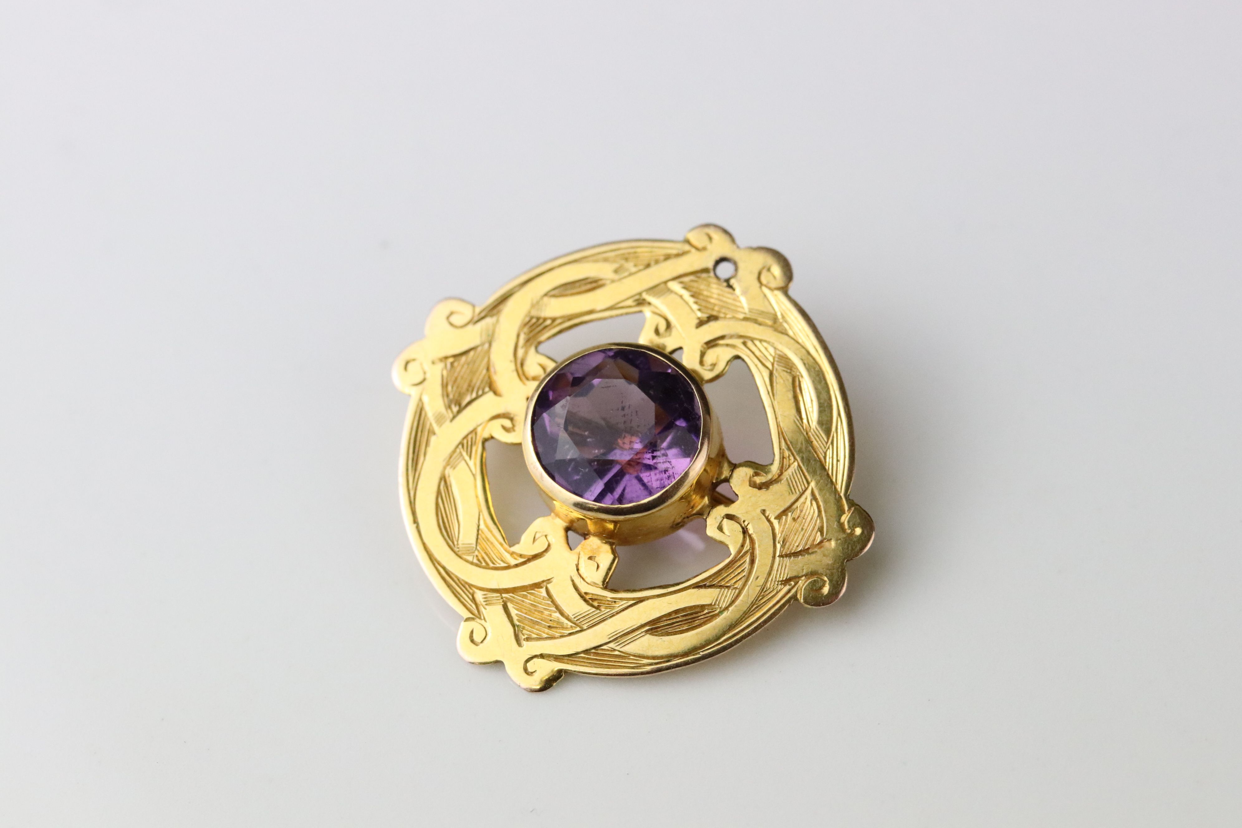 Victorian amethyst 9ct gold brooch, the round mixed cut amethyst diameter approx 8mm, collet