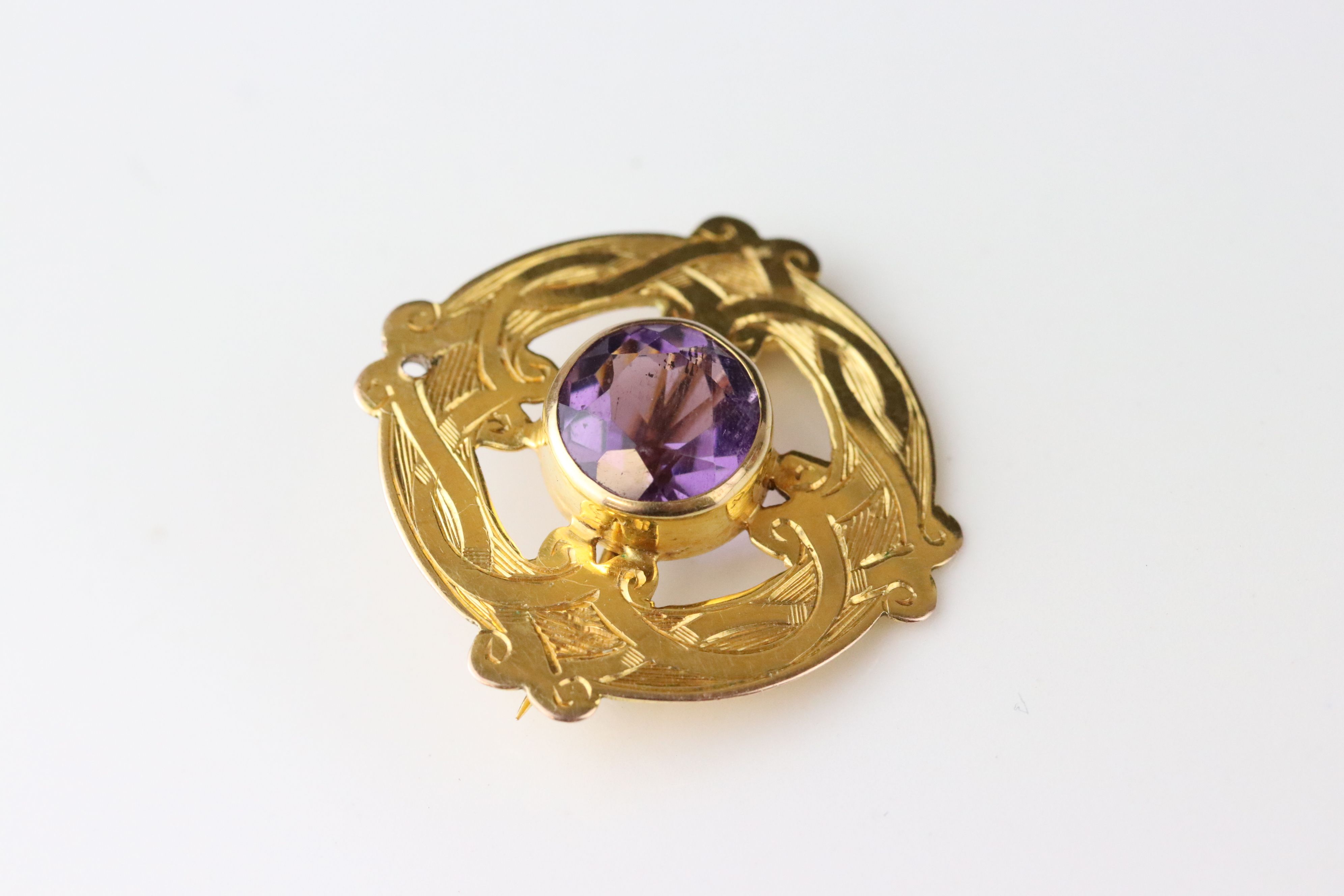 Victorian amethyst 9ct gold brooch, the round mixed cut amethyst diameter approx 8mm, collet - Image 2 of 4
