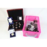 A collection of mixed British coins to include a cased coins of Queen Elizabeth II set, Cartwheel