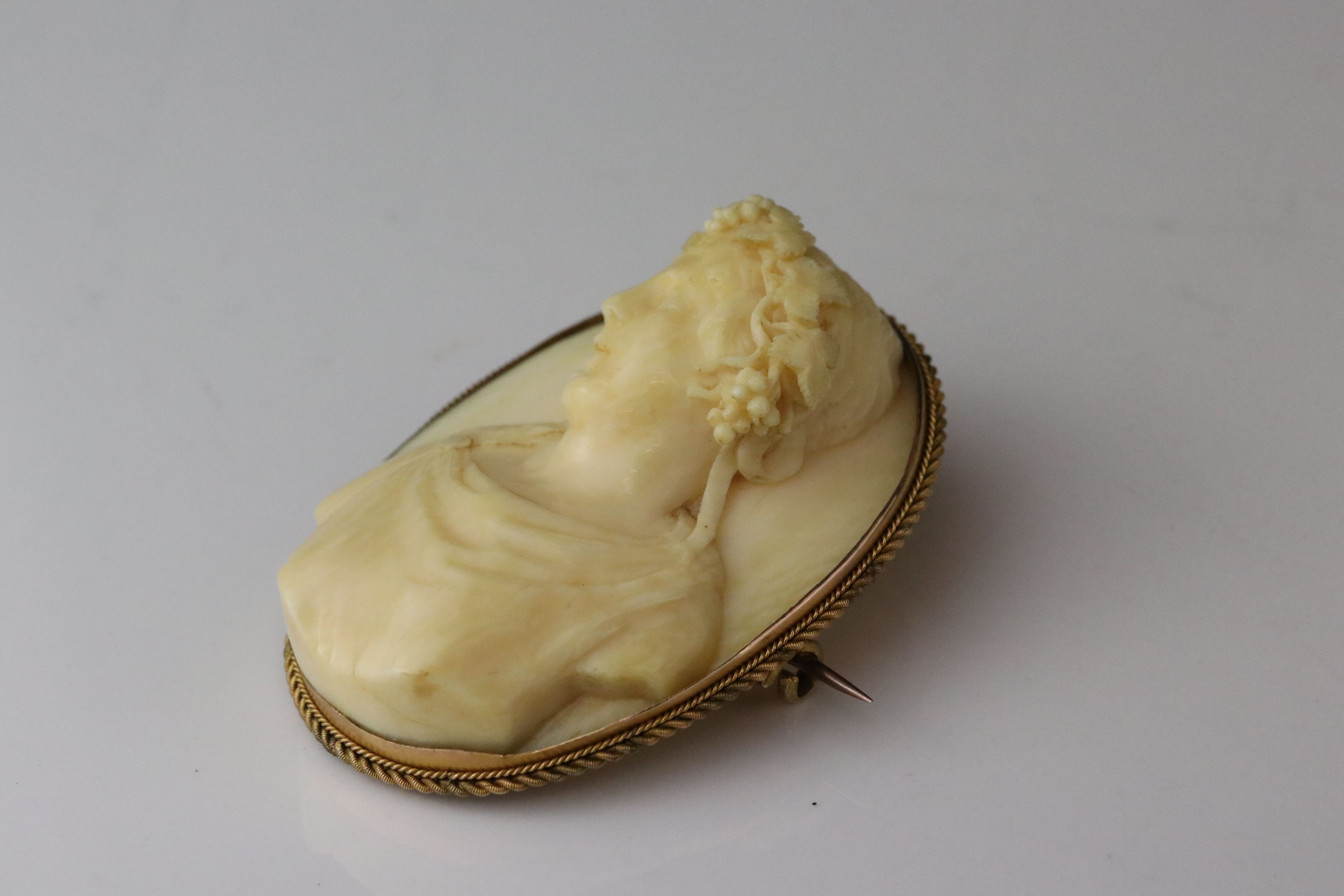 Victorian ivory cameo unmarked yellow gold oval brooch, the ivory cameo depicting female bust with - Image 4 of 5