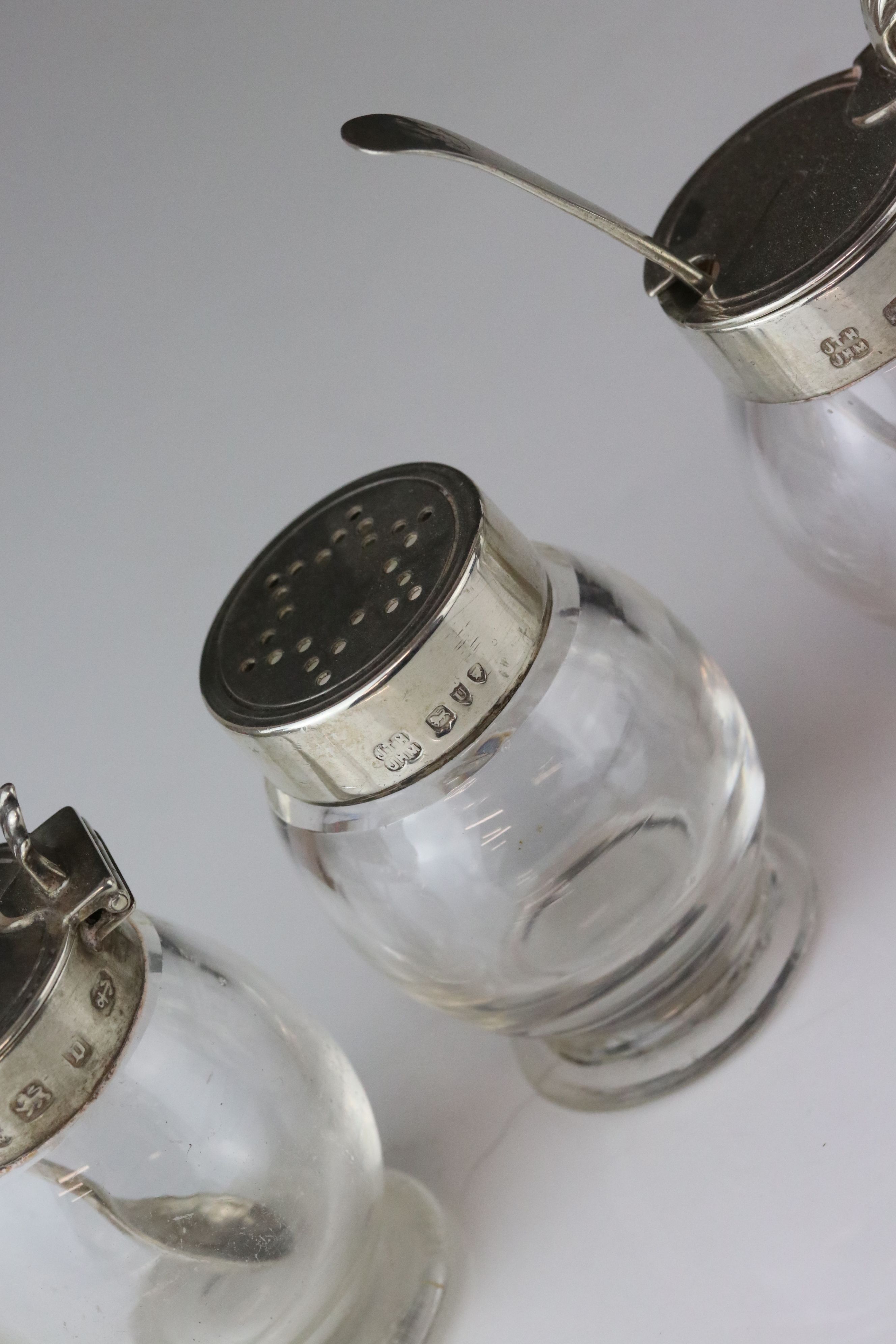 Victorian Silver Quatrefoil Cruet Stand holding Pair of Glass Mustards with Silver Lids and - Image 4 of 8