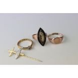 18ct yellow gold ring mount (missing stone) 9ct rose gold signet ring, monogram worn, paste and rose