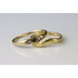 18ct yellow gold wedding band (af) together with a sapphire and diamond three stone 9ct yellow