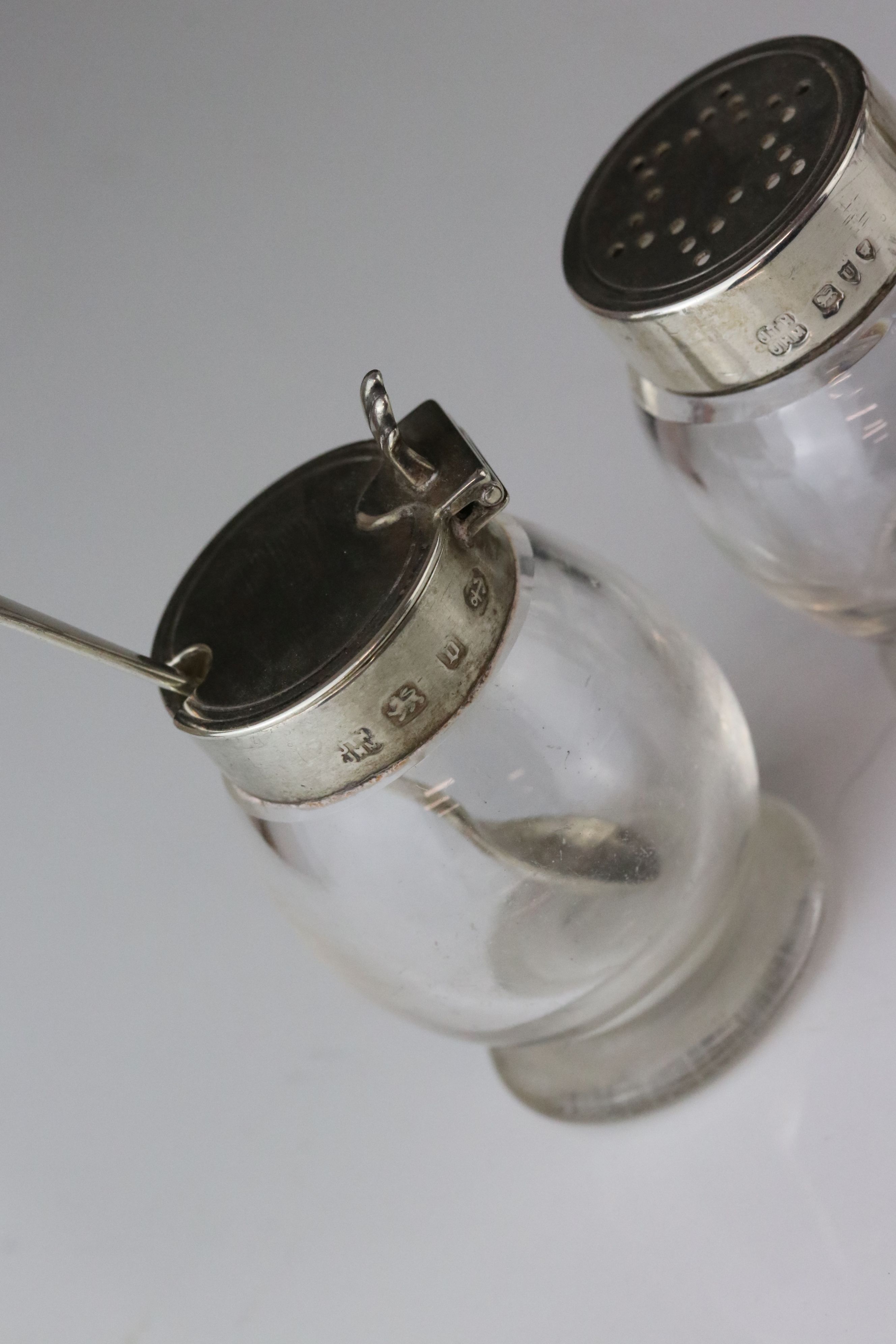 Victorian Silver Quatrefoil Cruet Stand holding Pair of Glass Mustards with Silver Lids and - Image 3 of 8