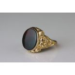 Early 20th century bloodstone agate 15ct yellow gold signet ring, the oval cabochon cut bloodstone