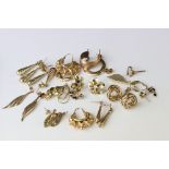 Collection of 9ct yellow gold earrings, mostly post ear fittings, stud and drop earrings (q)