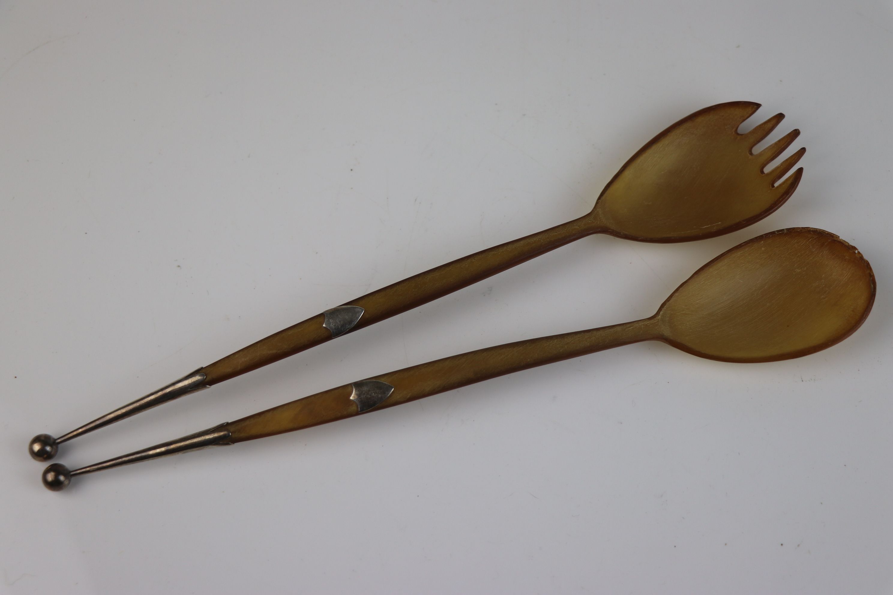 A pair of carved horn salad servers with sterling silver shield cartouche and finials, maker - Image 5 of 5