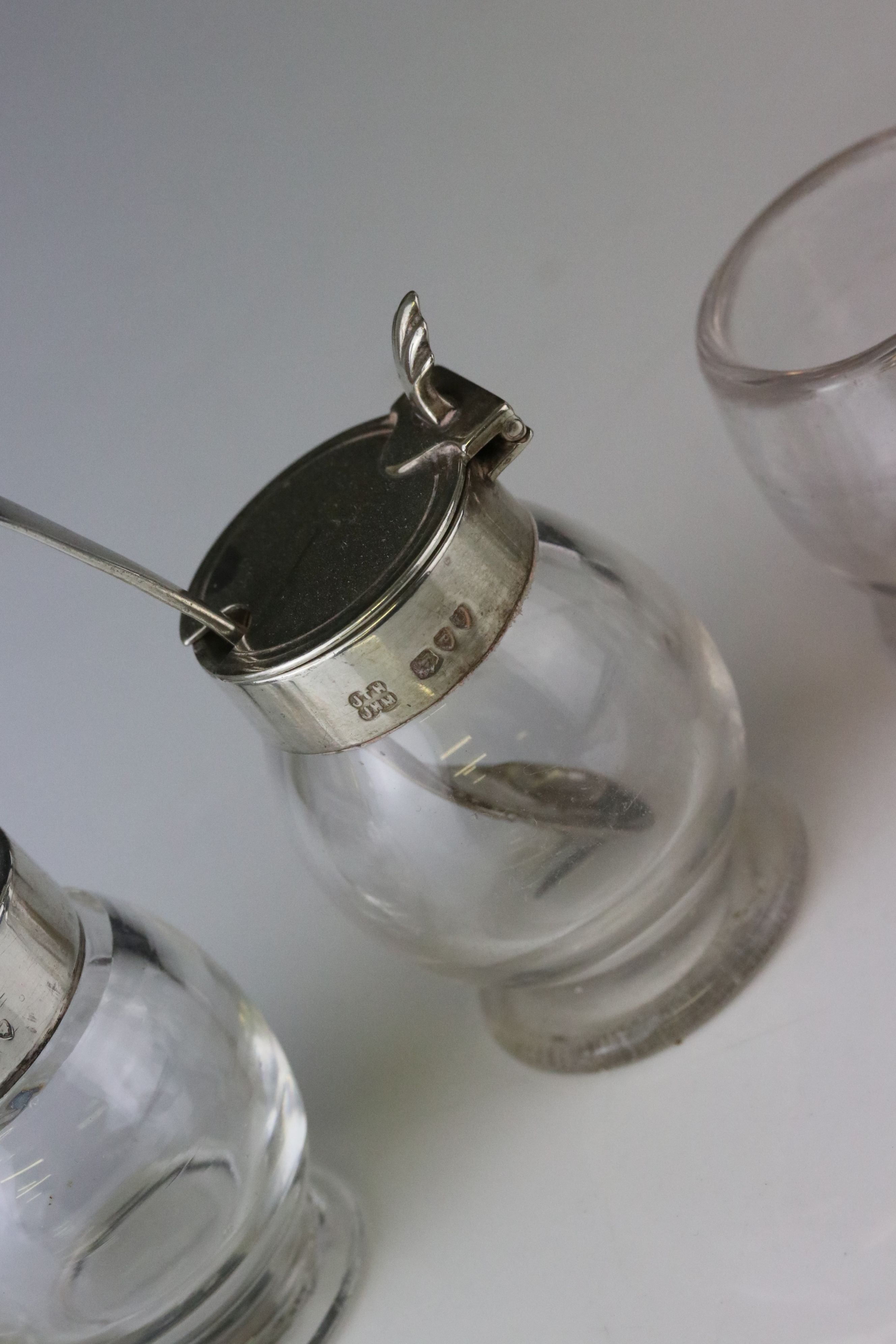 Victorian Silver Quatrefoil Cruet Stand holding Pair of Glass Mustards with Silver Lids and - Image 5 of 8