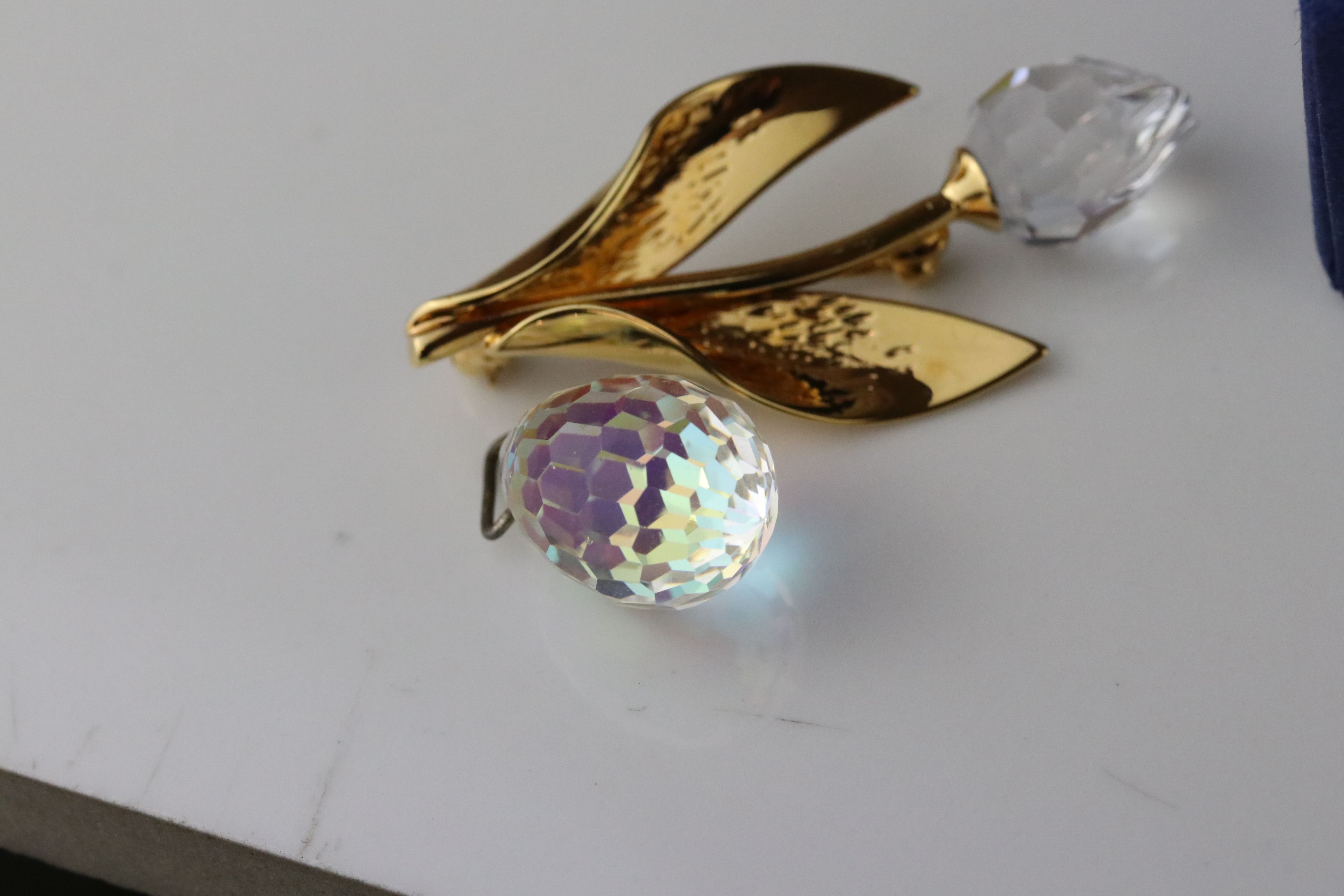 Quantity of jewellery to include Swarovski crystal brooch modelled as a tulip, Swarovski crystal - Image 9 of 10