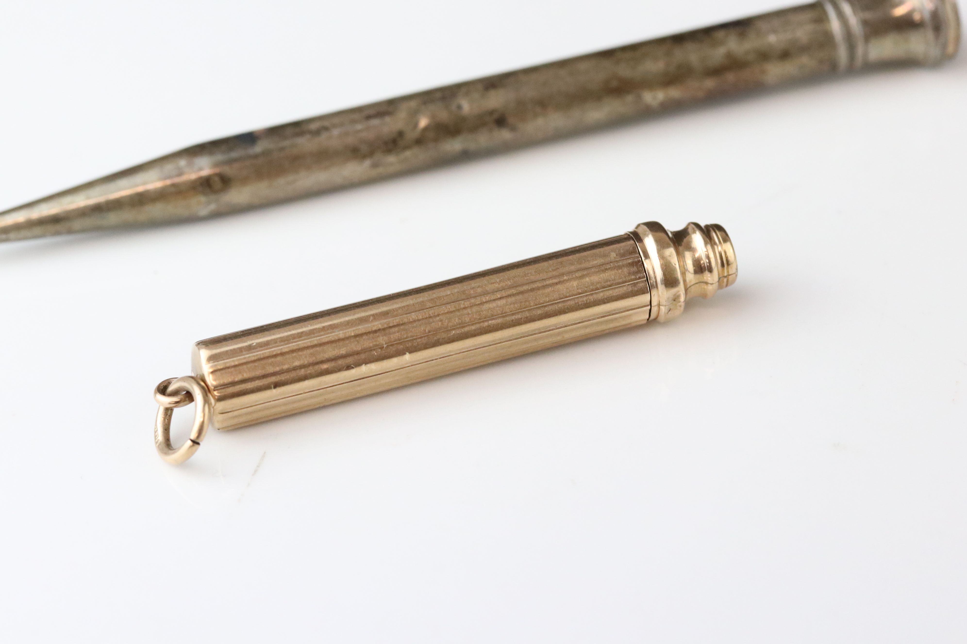 Yellow metal propelling pencil together with a silver Everpointed pencil; a 9ct yellow gold cross - Image 6 of 8