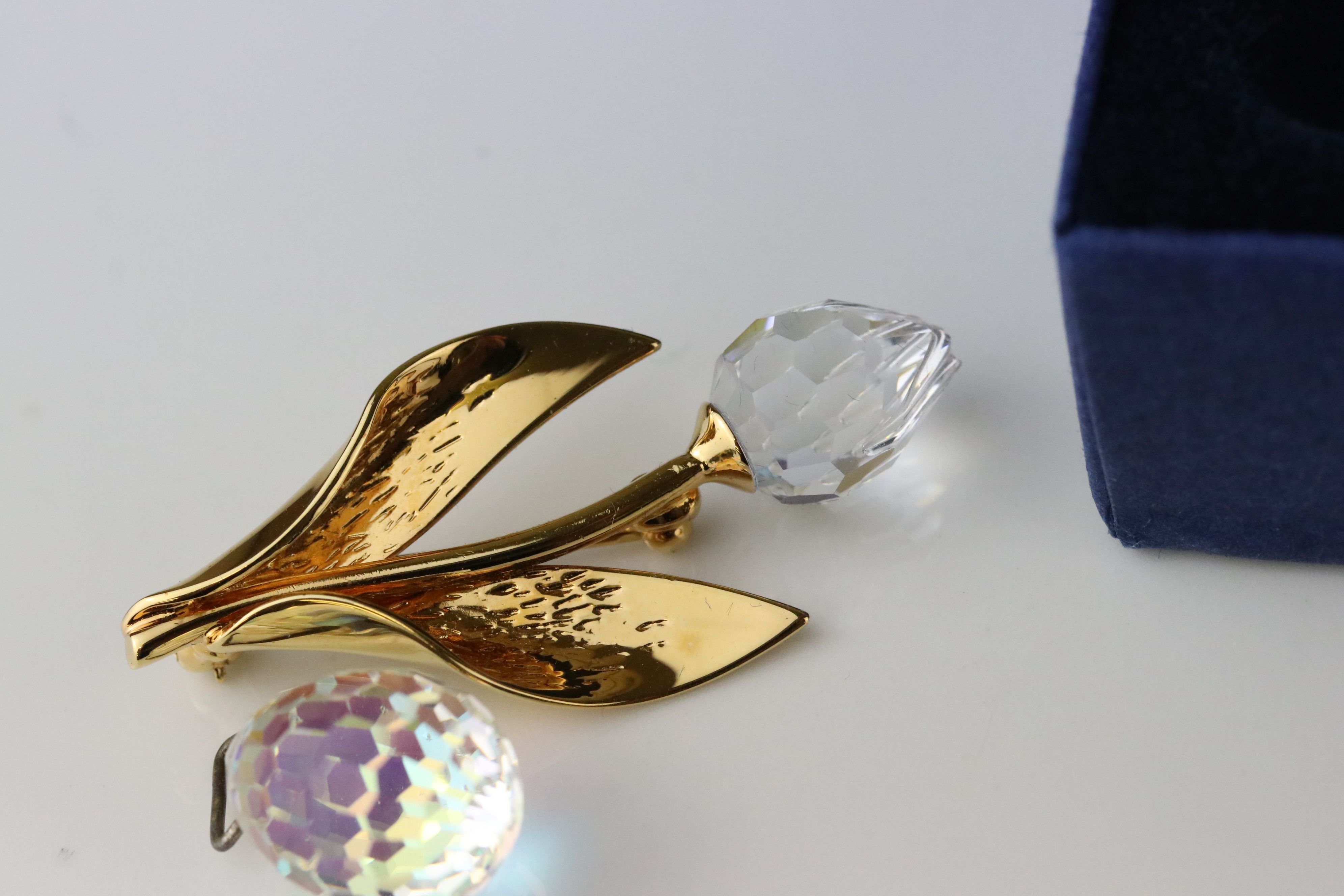 Quantity of jewellery to include Swarovski crystal brooch modelled as a tulip, Swarovski crystal - Image 10 of 10