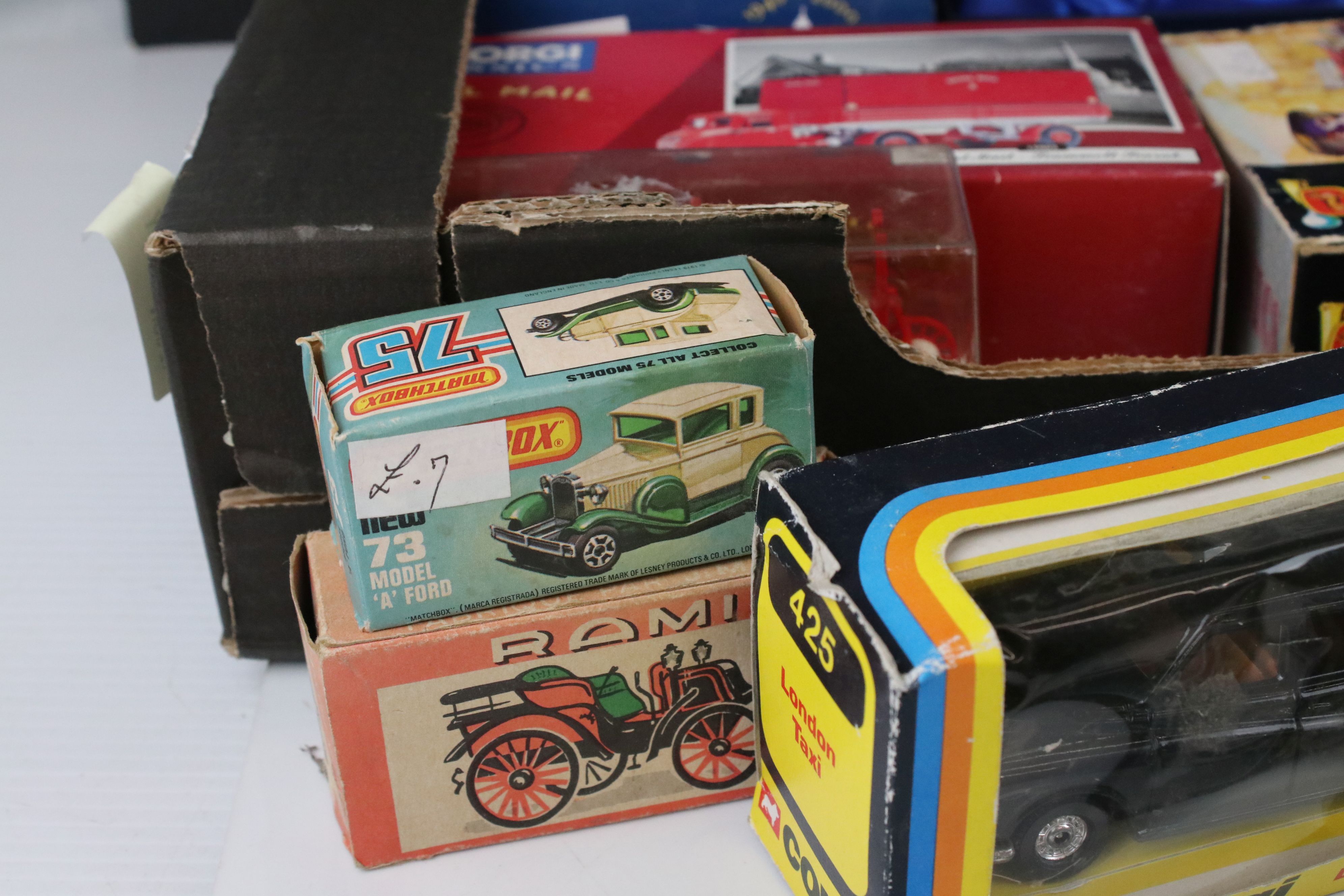 14 Boxed diecast / tin plate models to include Schuco Old Timer 1229, Corgi Millennium Collection - Image 4 of 8