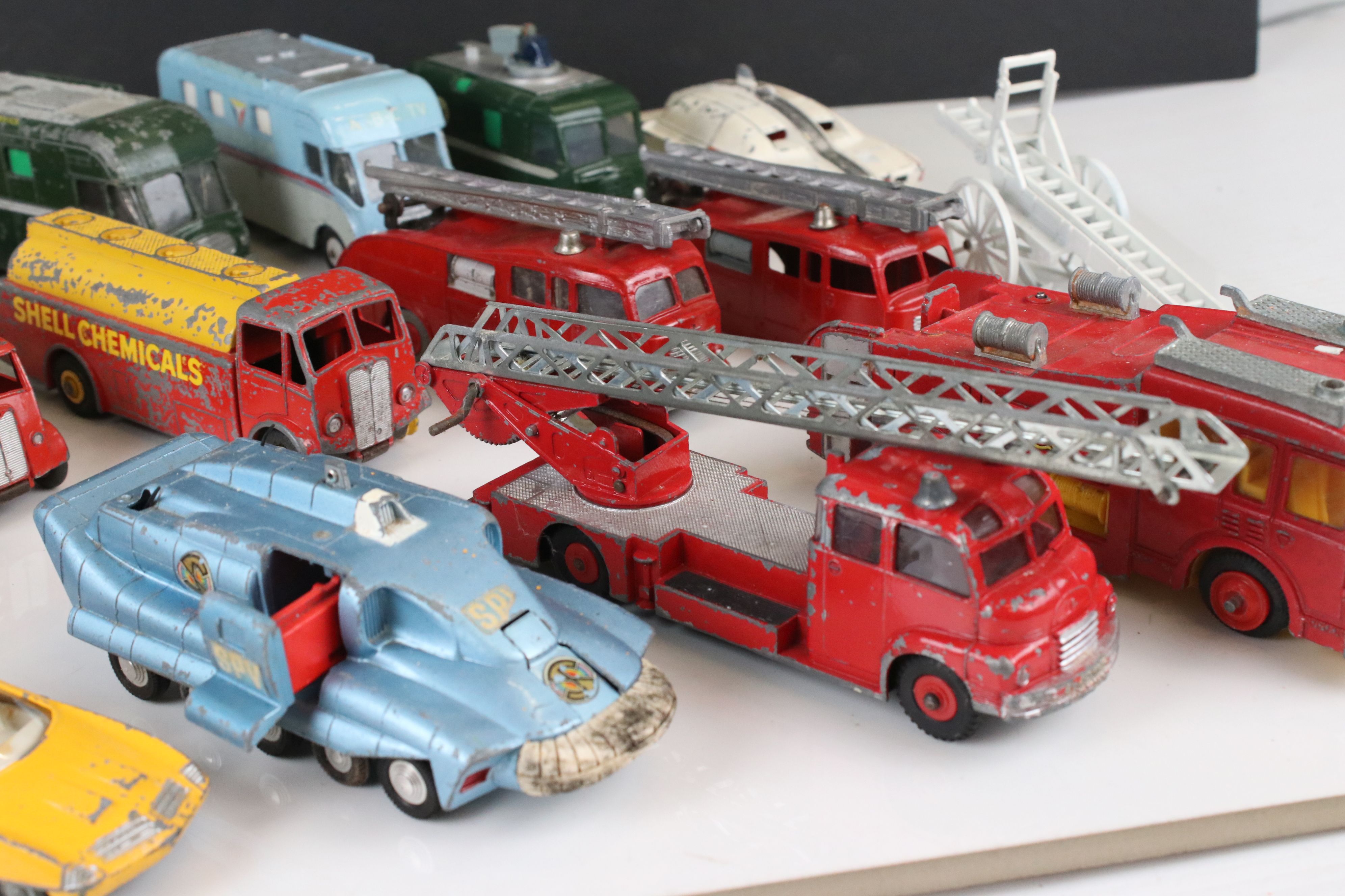 15 play worn mid 20th diecast models to include TV Mobile Control Room, 967 BBC TV Mobile Control - Image 4 of 15