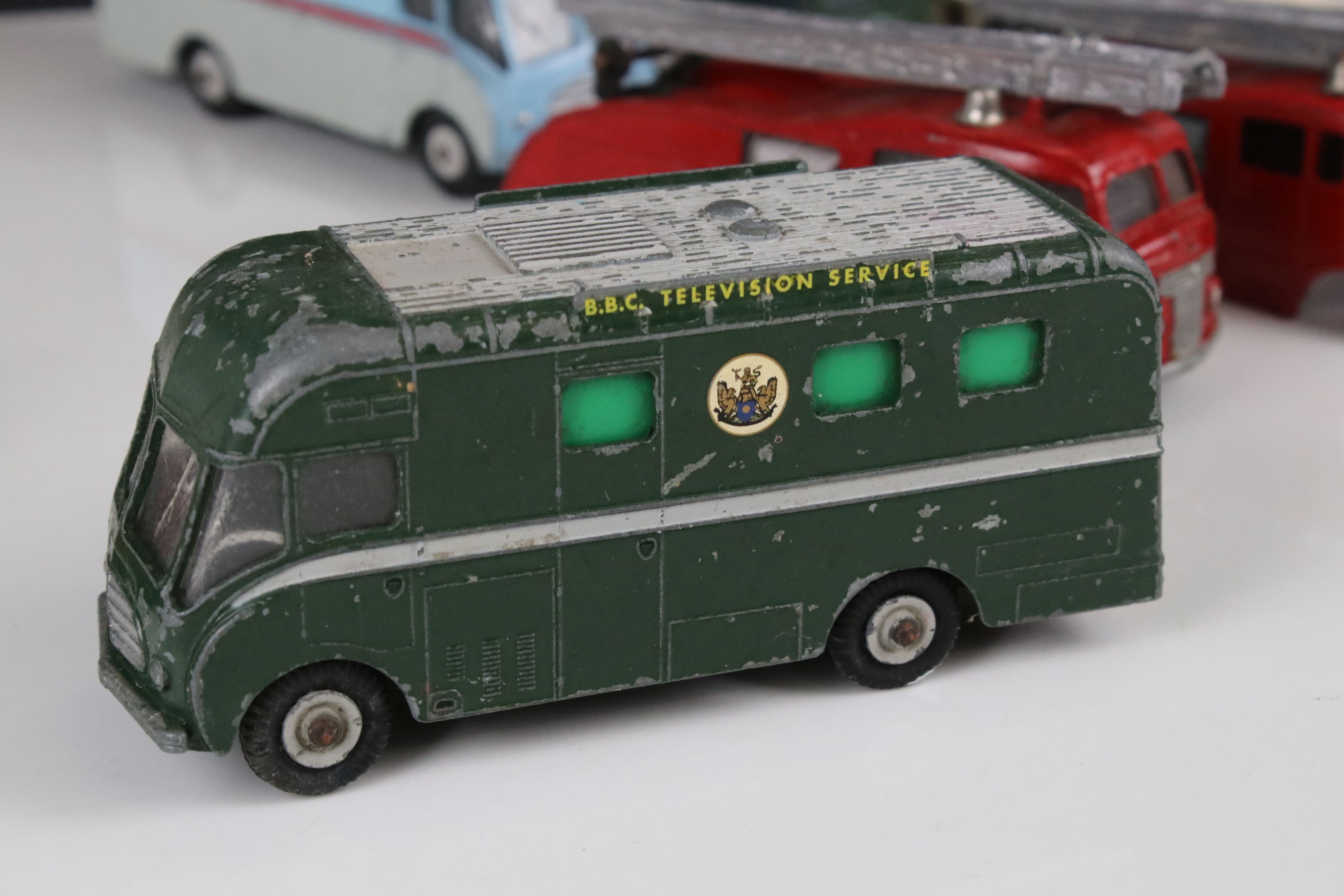 15 play worn mid 20th diecast models to include TV Mobile Control Room, 967 BBC TV Mobile Control - Image 9 of 15