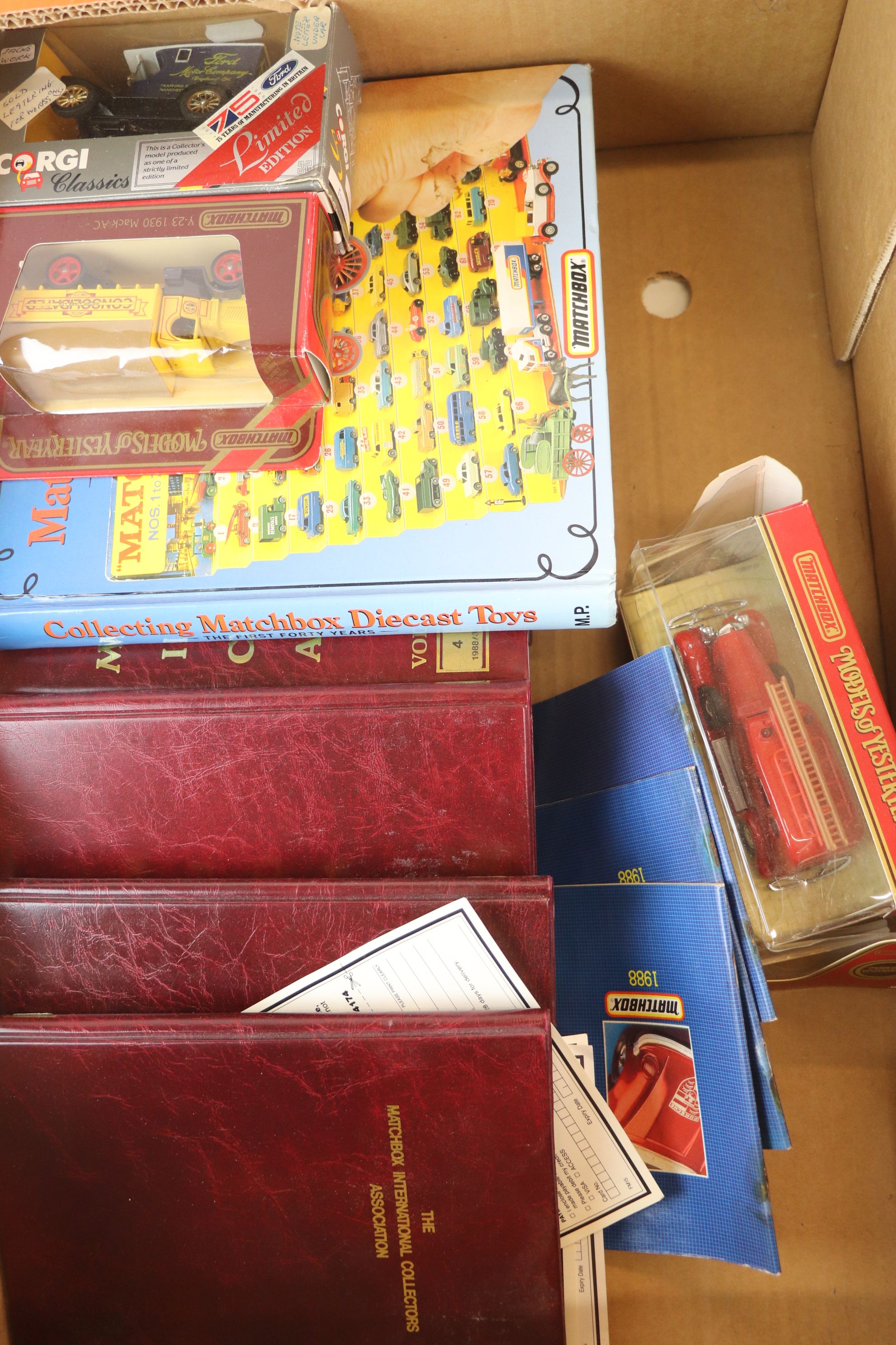 A collection of approx 30 loose and boxed Matchbox models of yesteryear to include Y-31 1931 - Image 2 of 5