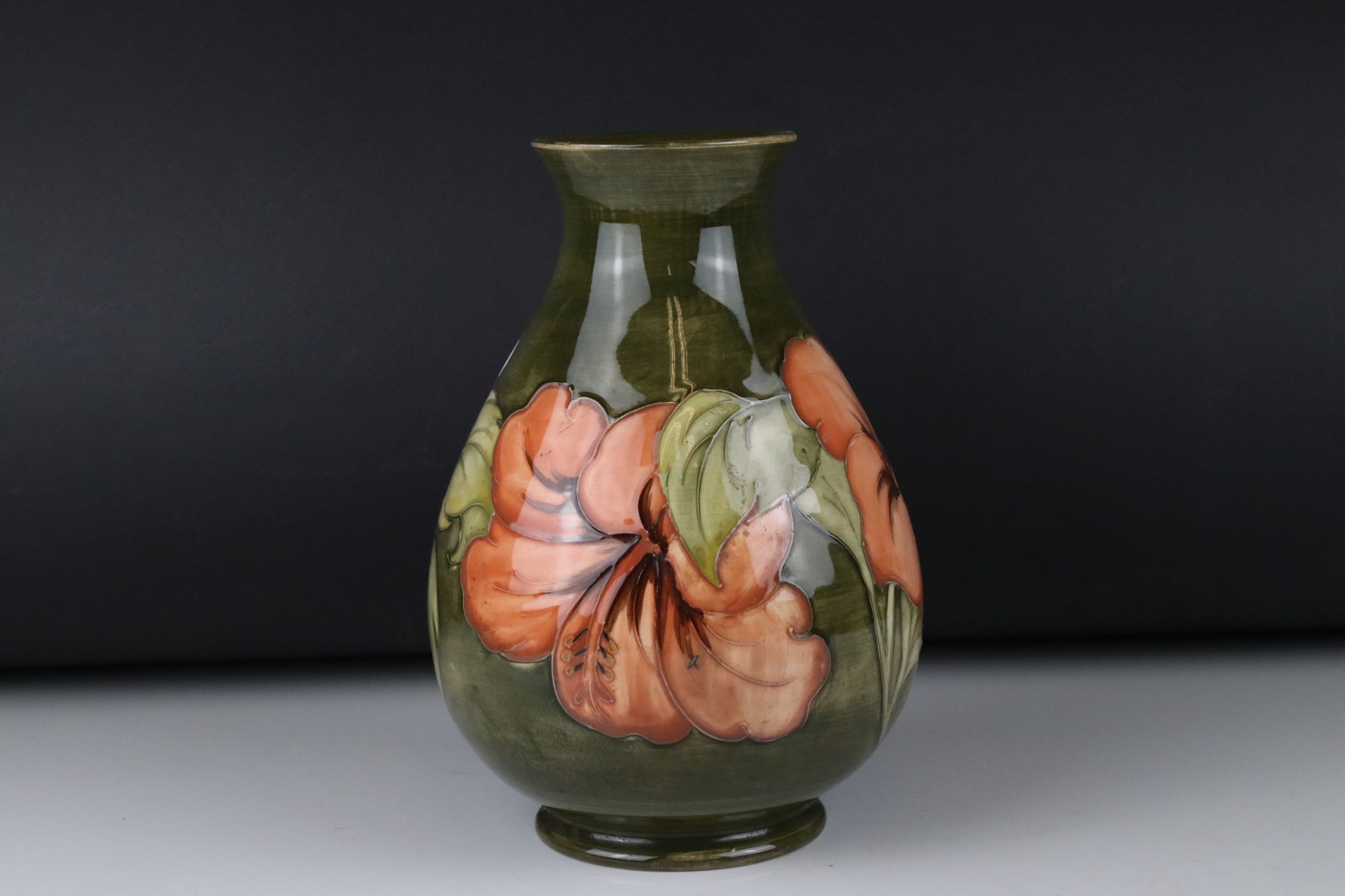 Moorcroft Vase in the Hibiscus pattern on green ground, impressed Moorcroft mark to base and also - Image 2 of 7