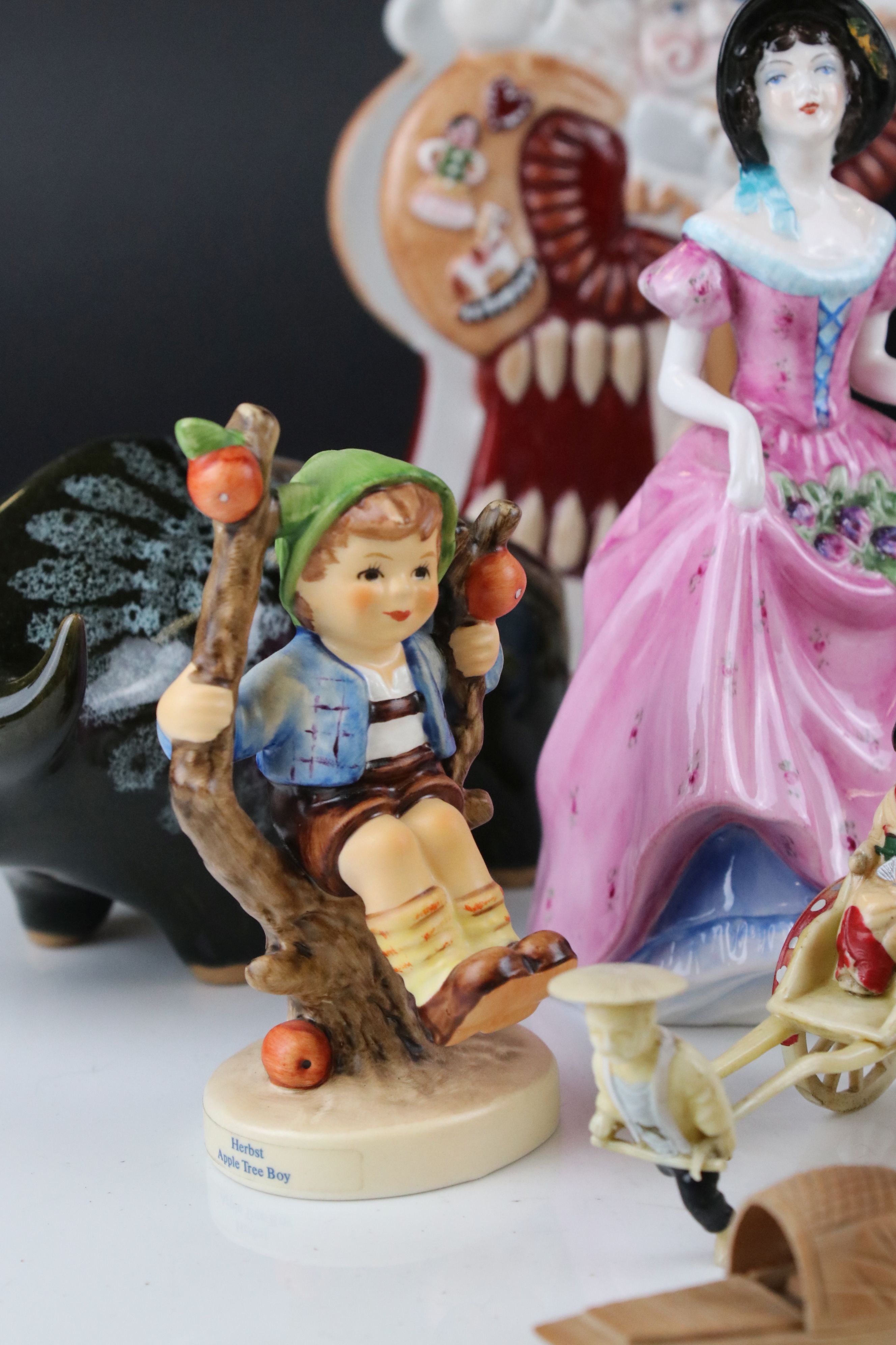 Mixed Lot of Ceramics including Two Royal Doulton Figurines and a Coalport Figurine, Pair of - Image 5 of 10