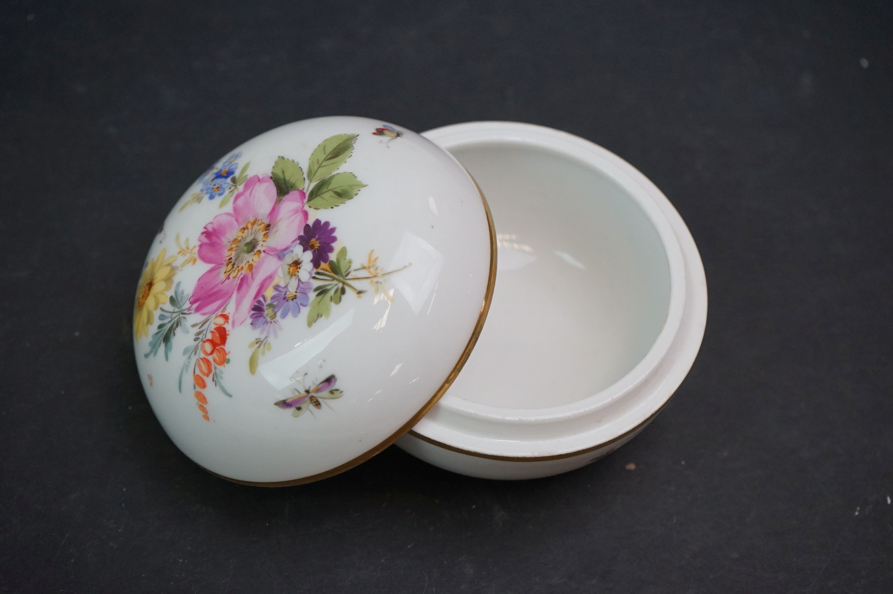 A collection of Meissen and Dresden porcelain to include plates, cups and dishes. - Image 4 of 13