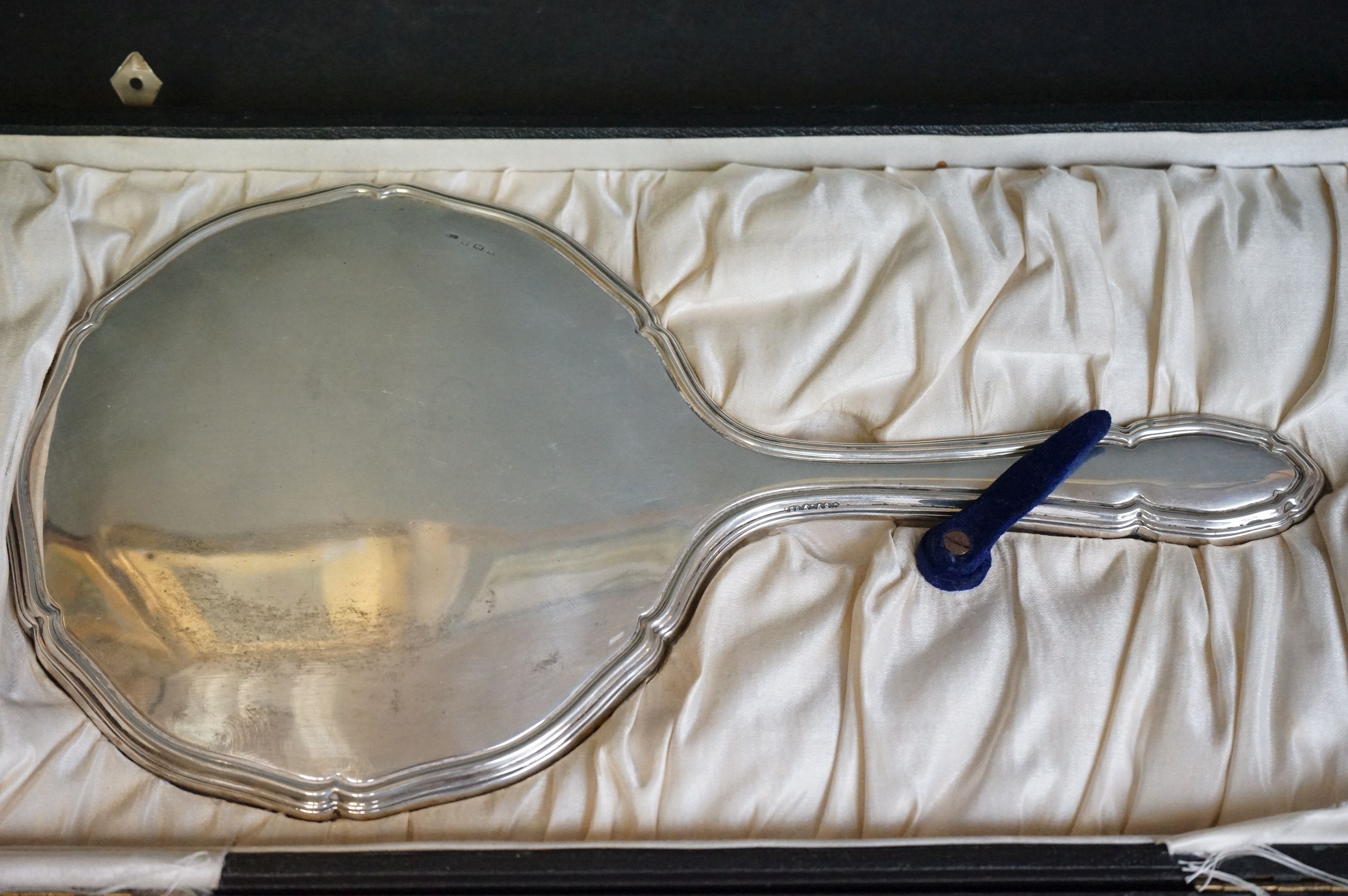 A Gorham Manufacturing Co sterling silver vanity brush & mirror set in original fitted box - Image 7 of 9