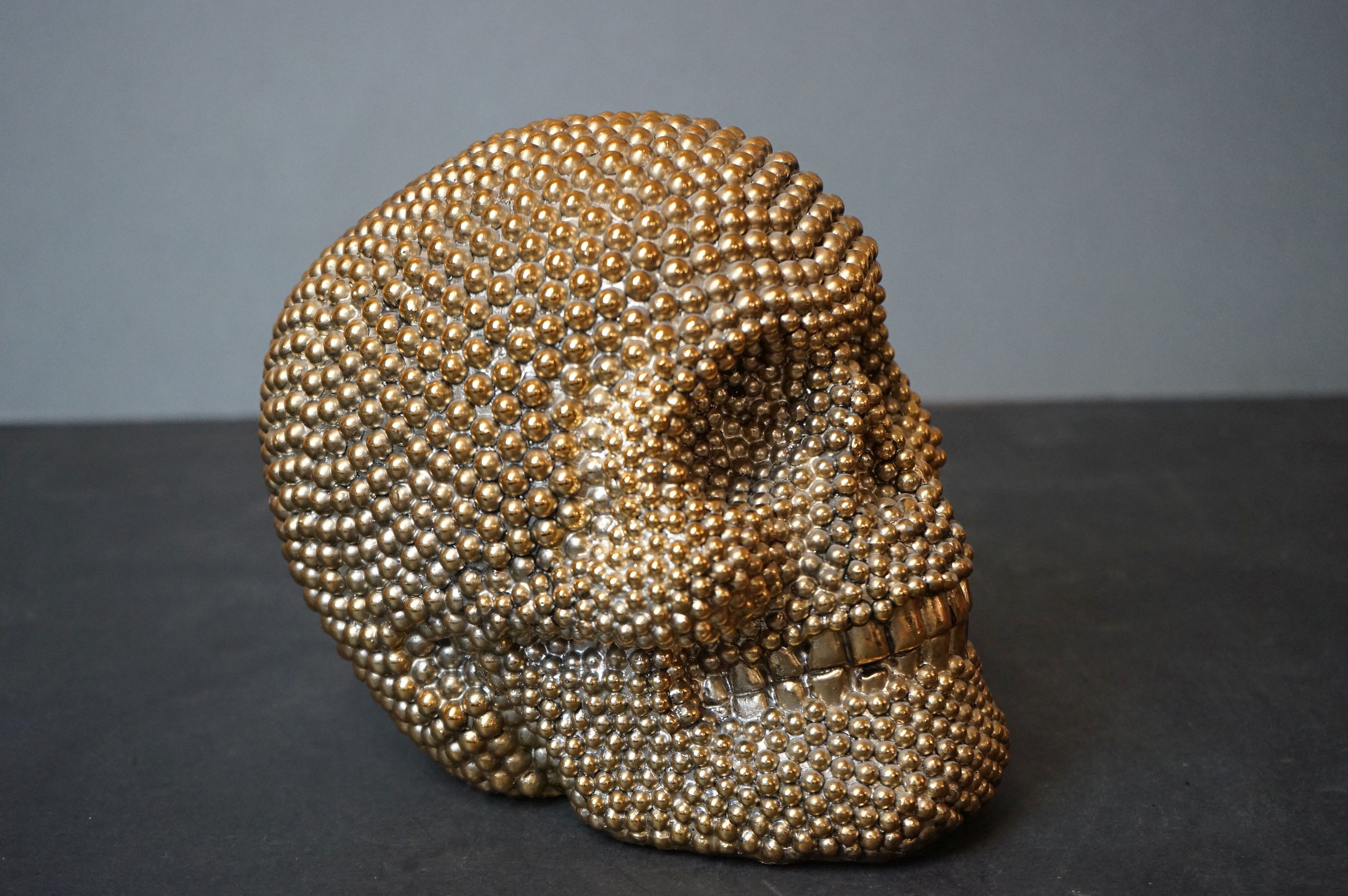A decorative resin Golden skull ornament. - Image 3 of 4