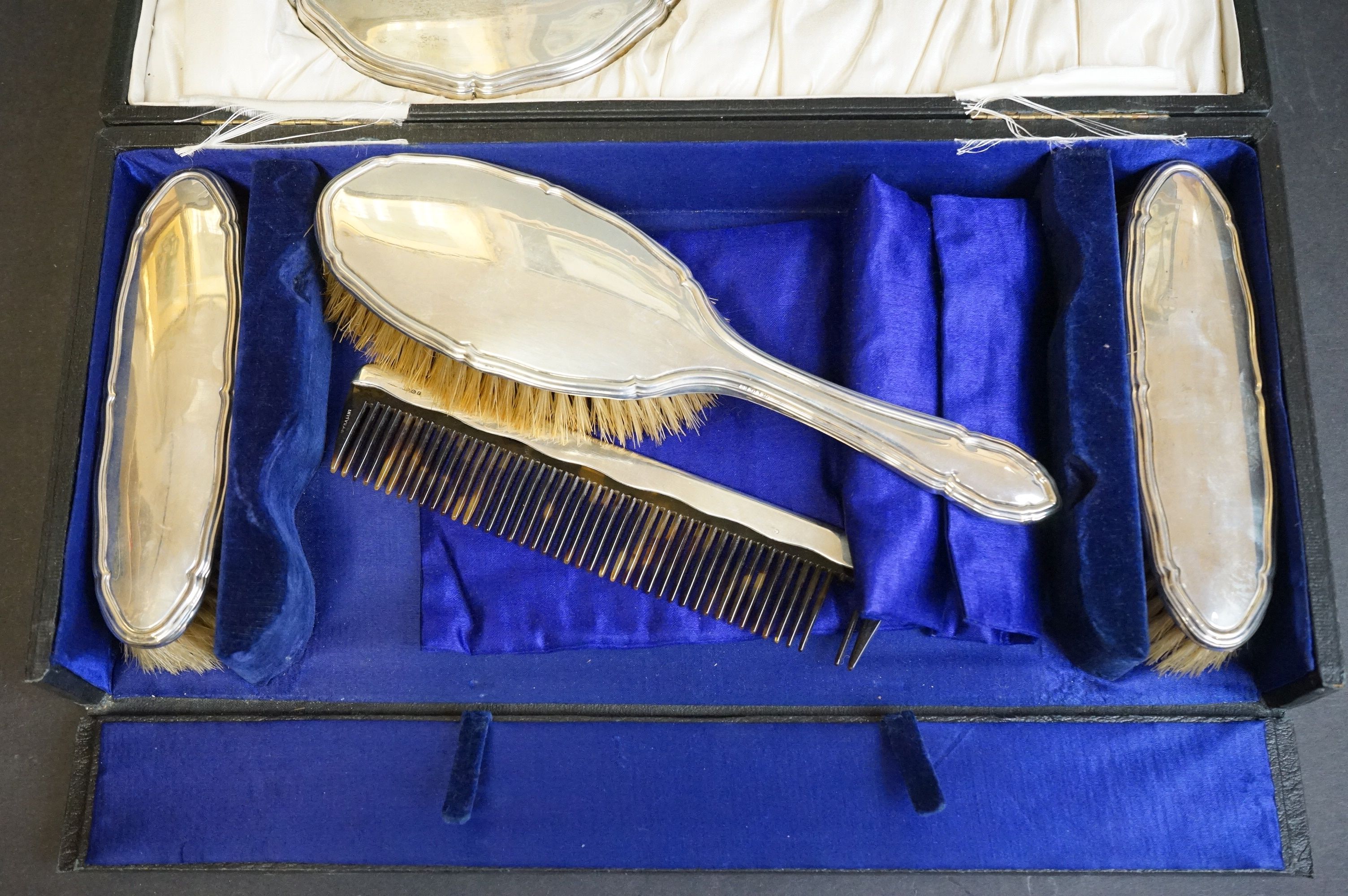 A Gorham Manufacturing Co sterling silver vanity brush & mirror set in original fitted box - Image 2 of 9