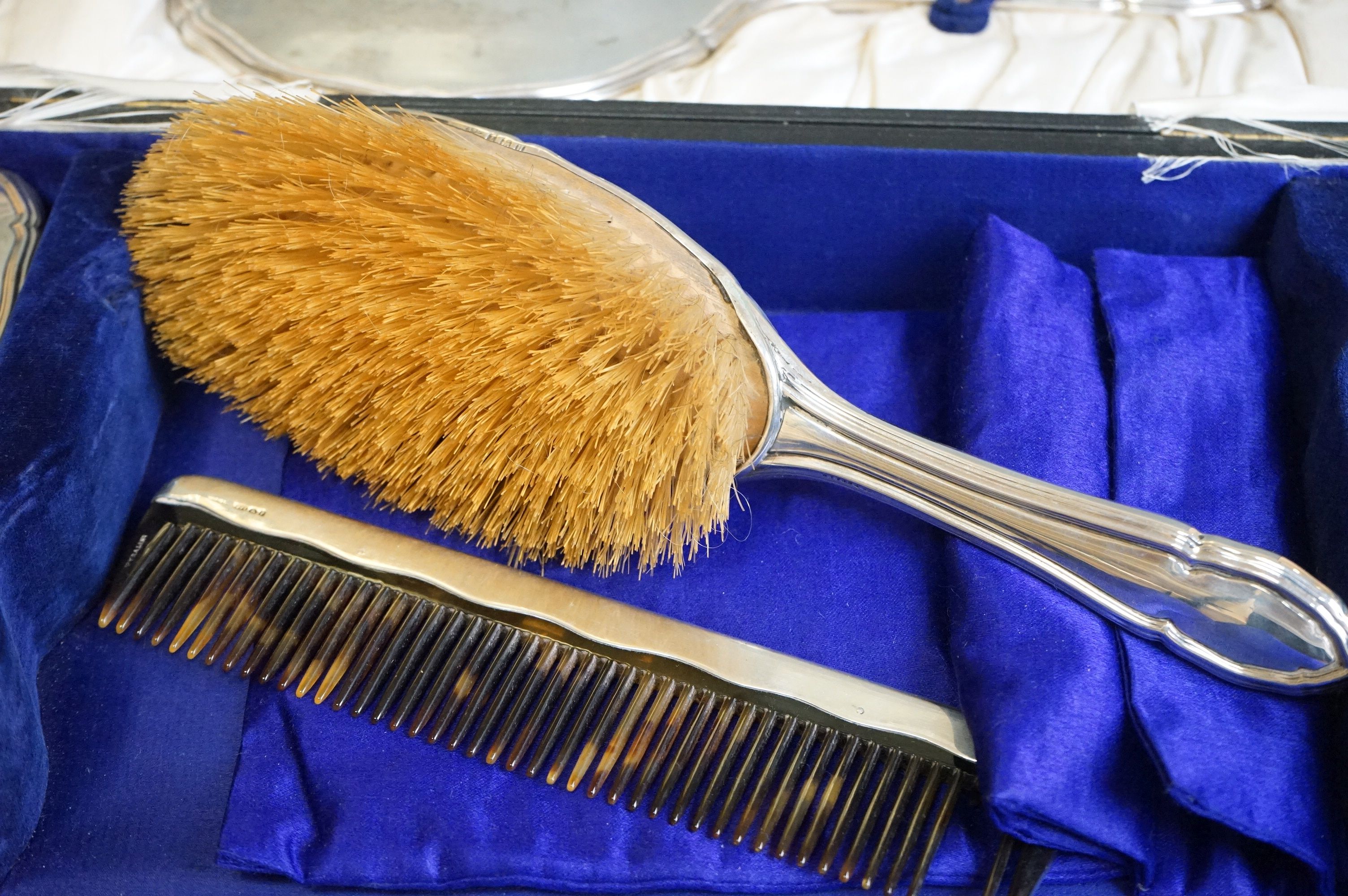 A Gorham Manufacturing Co sterling silver vanity brush & mirror set in original fitted box - Image 3 of 9