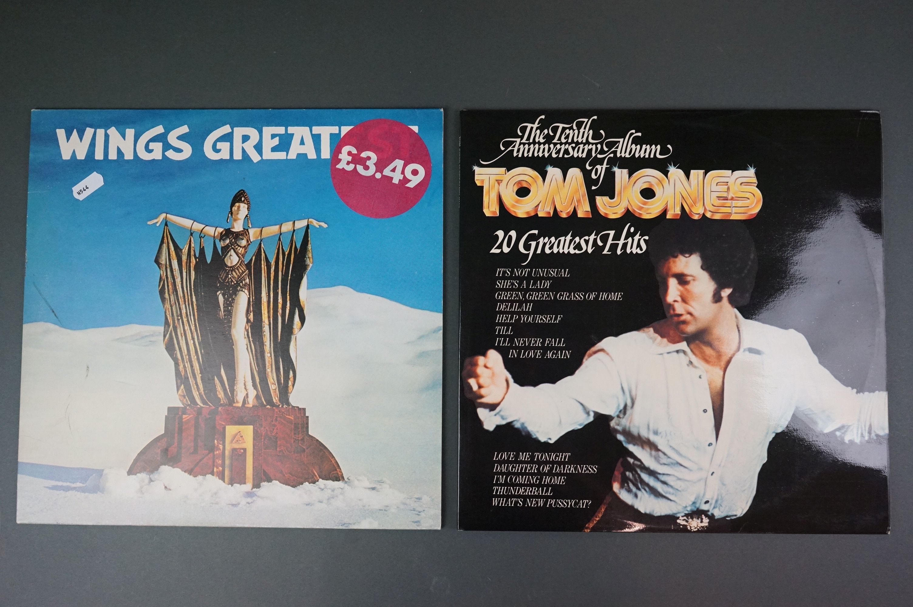 Vinyl - Beatles / Wings / Tom Jones 4 LP's to include 1962/66 and 67/70 from the Beatles both - Image 12 of 13