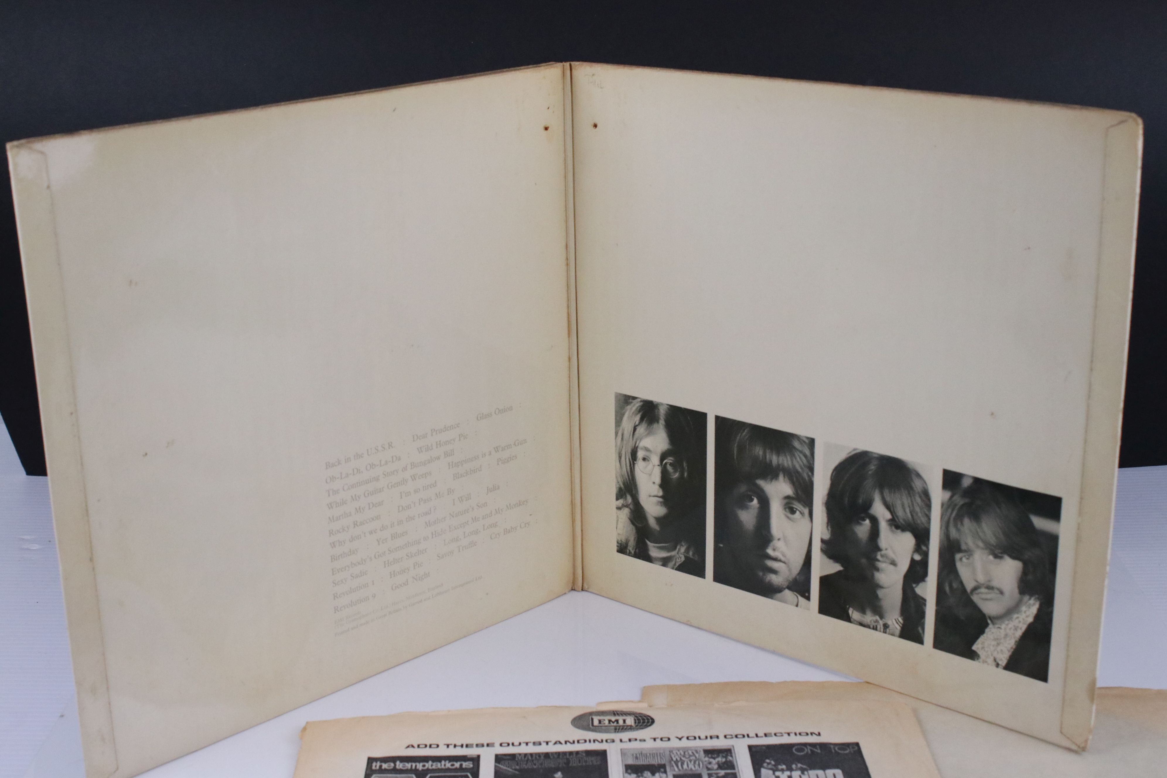 Vinyl - The Beatles two copies of The White Album (PMC 7067/8) first one numbered 0161086 top opener - Image 9 of 15