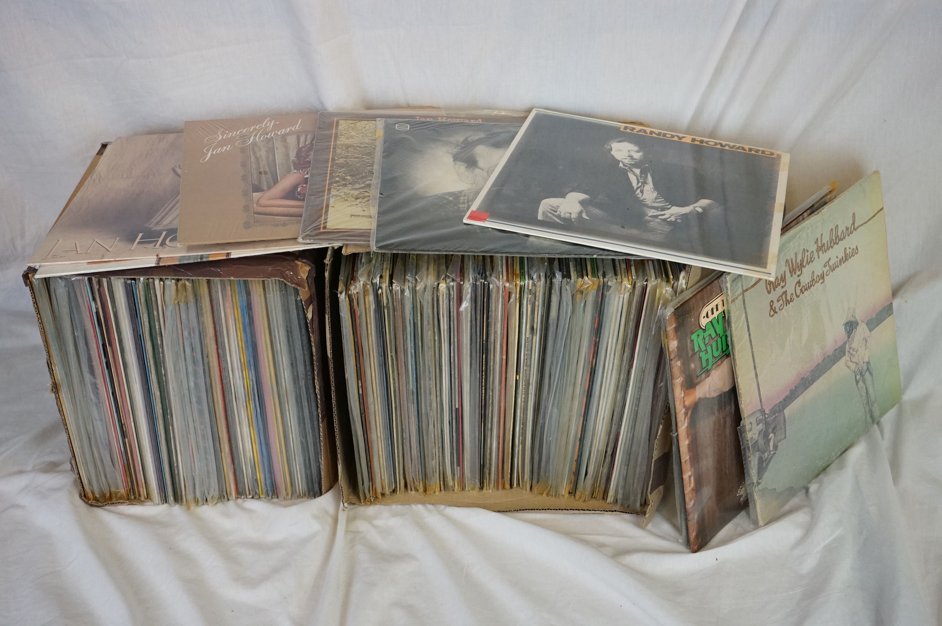 Vinyl - Around 160 LPs to include many Now Thats What I call Music featuring 1 to 7 etc, sleeves and