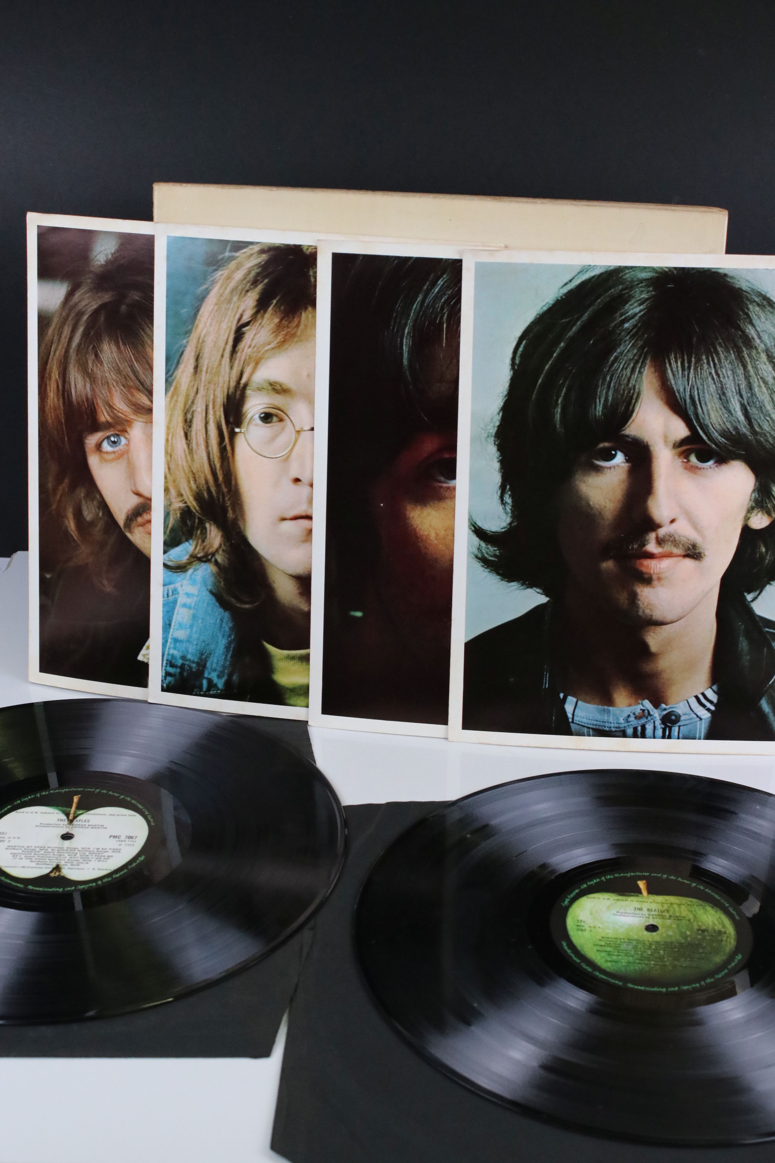 Vinyl - The Beatles two copies of The White Album (PMC 7067/8) first one numbered 0161086 top opener - Image 10 of 15